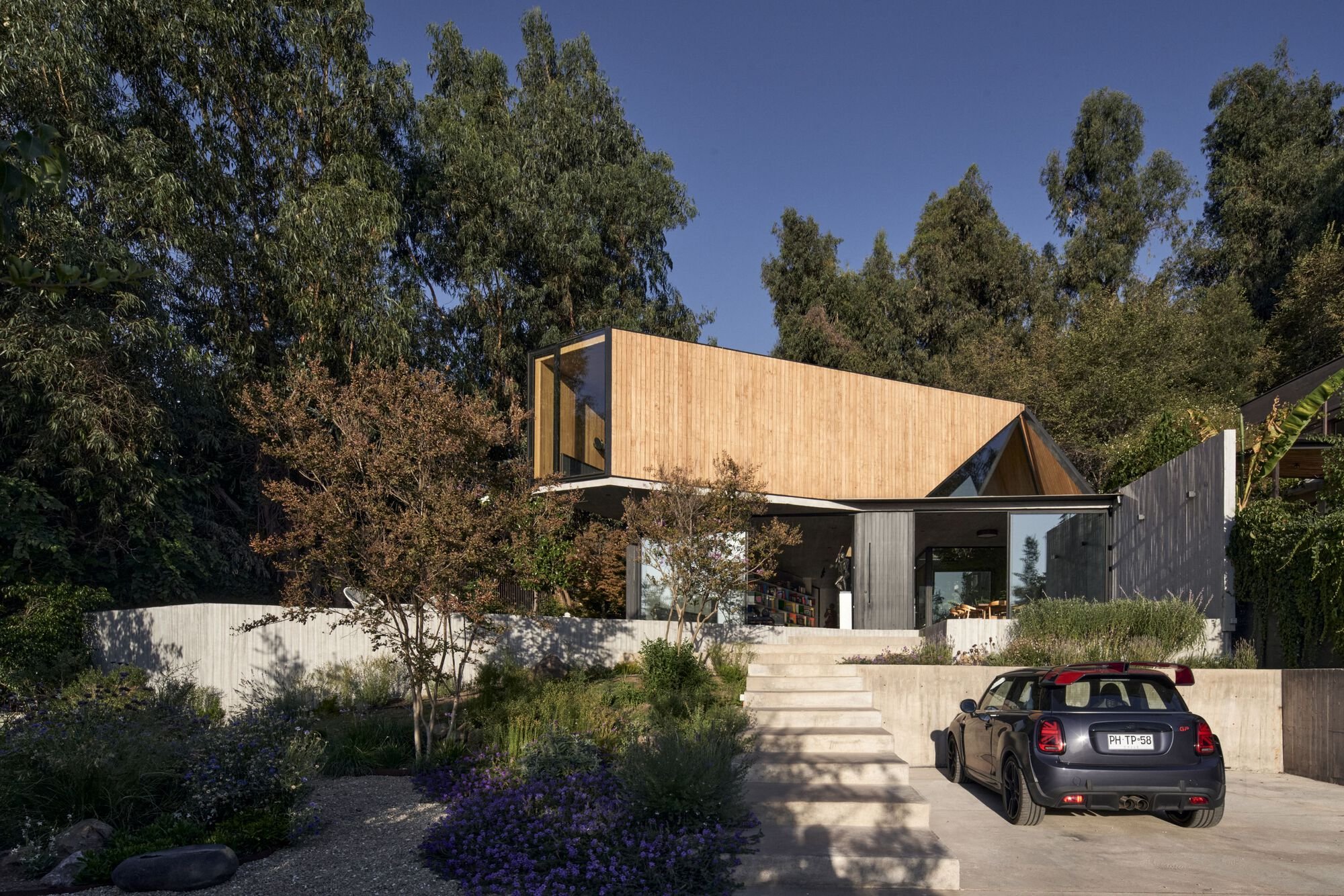 Casa Arca by Gonzalo Iturriaga Atala: A Contemporary Chilean Home Reimagined