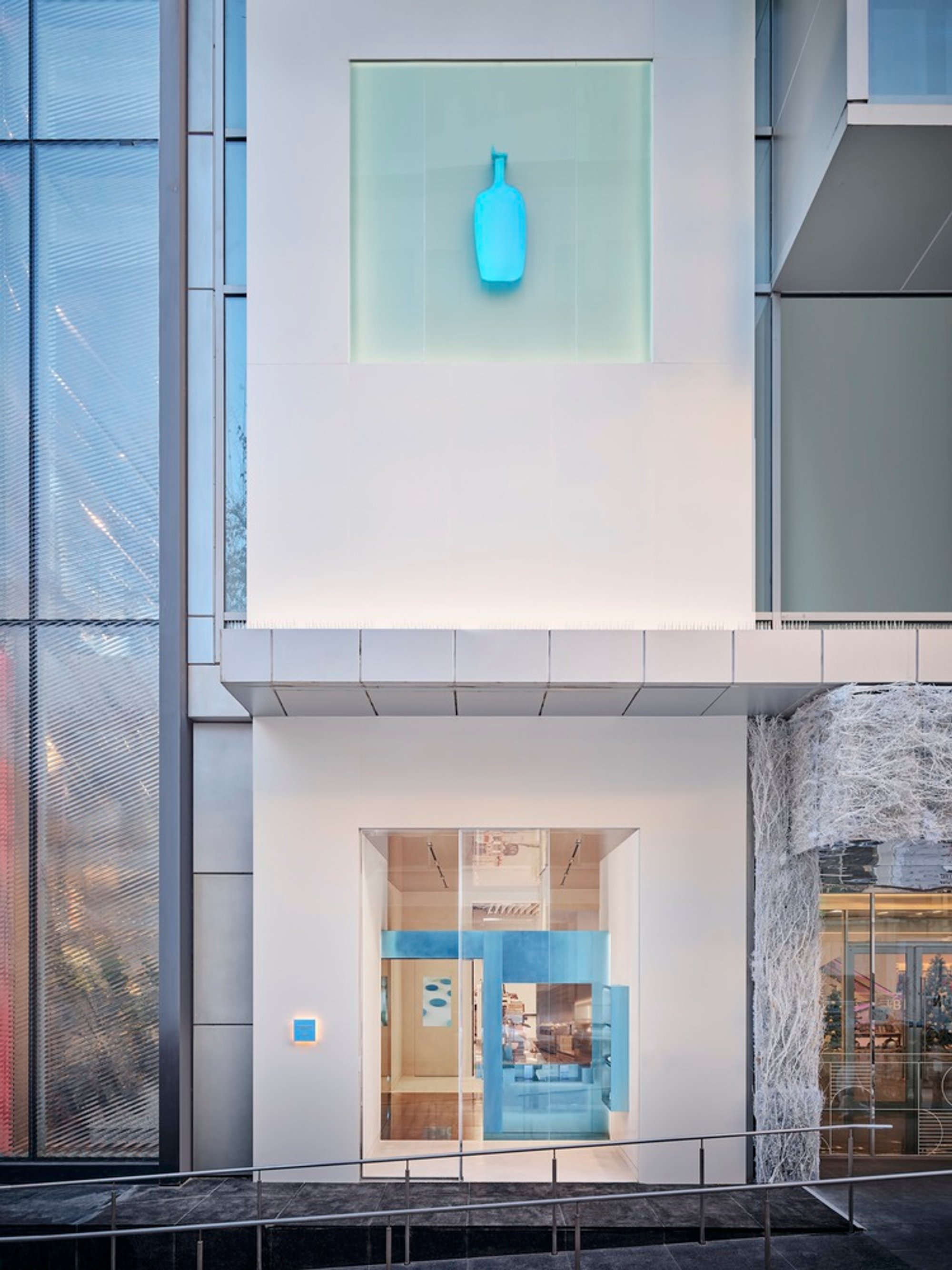 Blue Bottle Coffee Myeongdong by Teo Yang Studio: A Modern Take on Korean Tradition