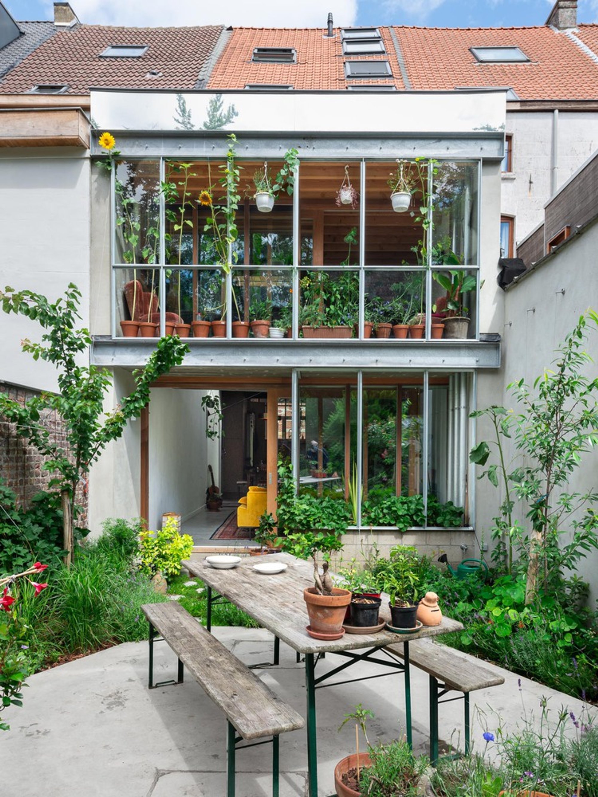 Brecht & Nele House by Atelier Vens Vanbelle: A Green Urban Oasis in Ghent