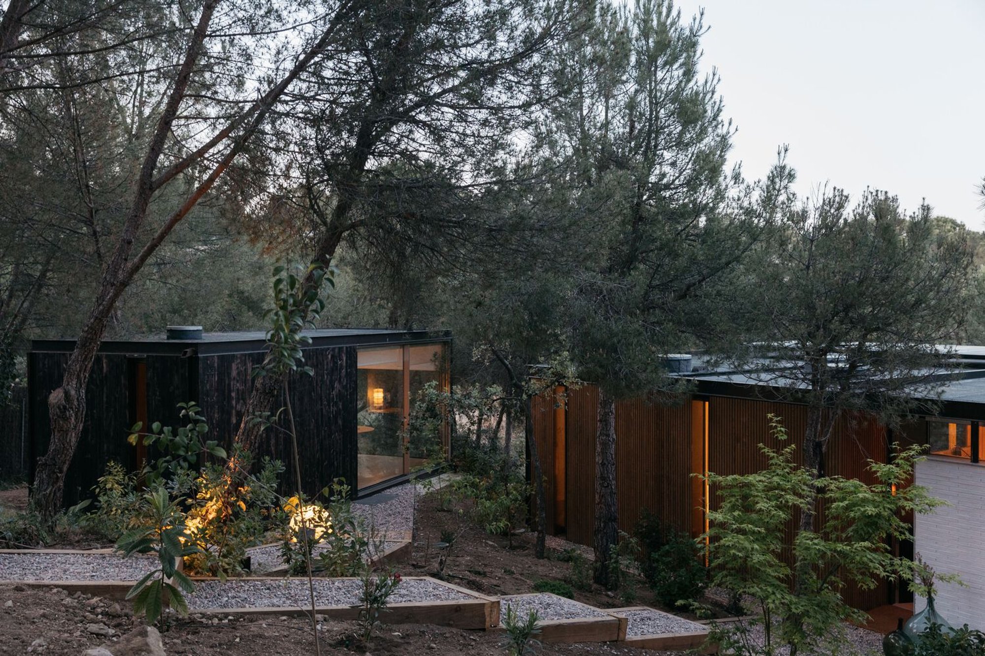 Fresnos House by delavegacanolasso: A Contemporary Refuge in the Madrid Forest