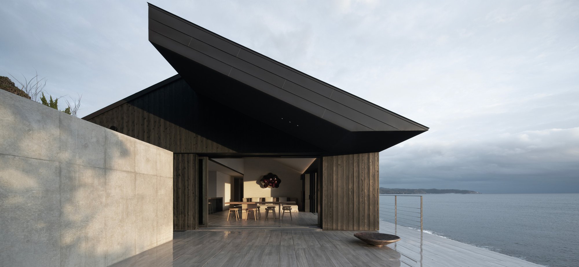 WA House by Curiosity & Atelier Haretoke – A Modern Fisherman’s Retreat in Shirahama, Japan