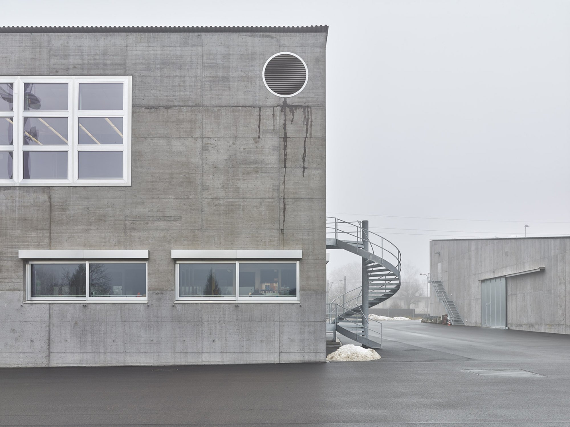 Werkhof Bülach Building – Industrial Efficiency and Robust Design by Felgendreher Olfs Köchling Architekten