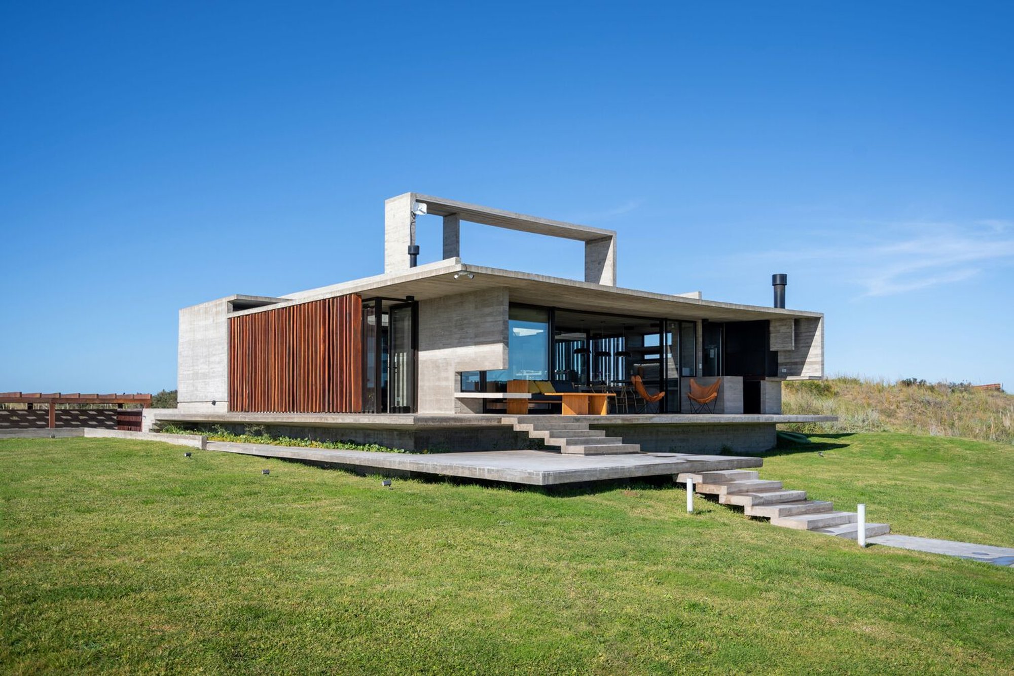 Médanos House by Besonias Almeida Arquitectos – A Minimalist Coastal Retreat in Villa Gesell, Argentina