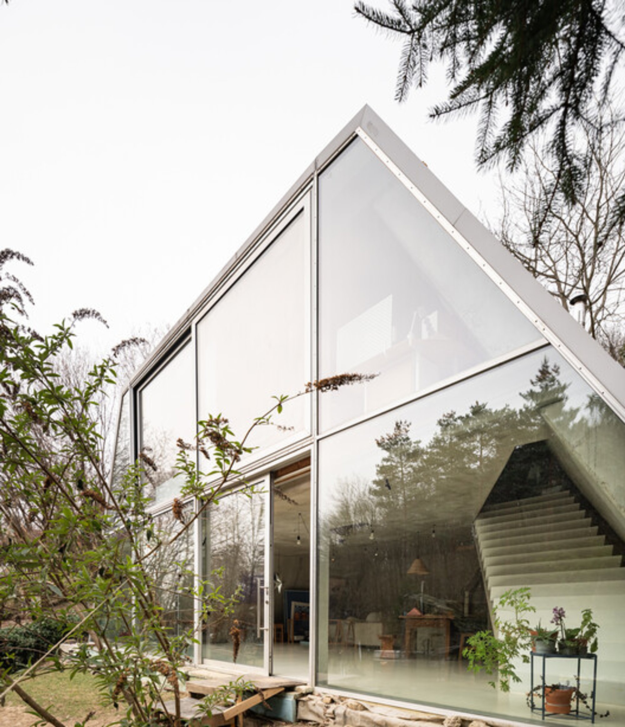 Family House Pernek by Studeny Architects: A Concrete Shell Blending with Slovakian Nature