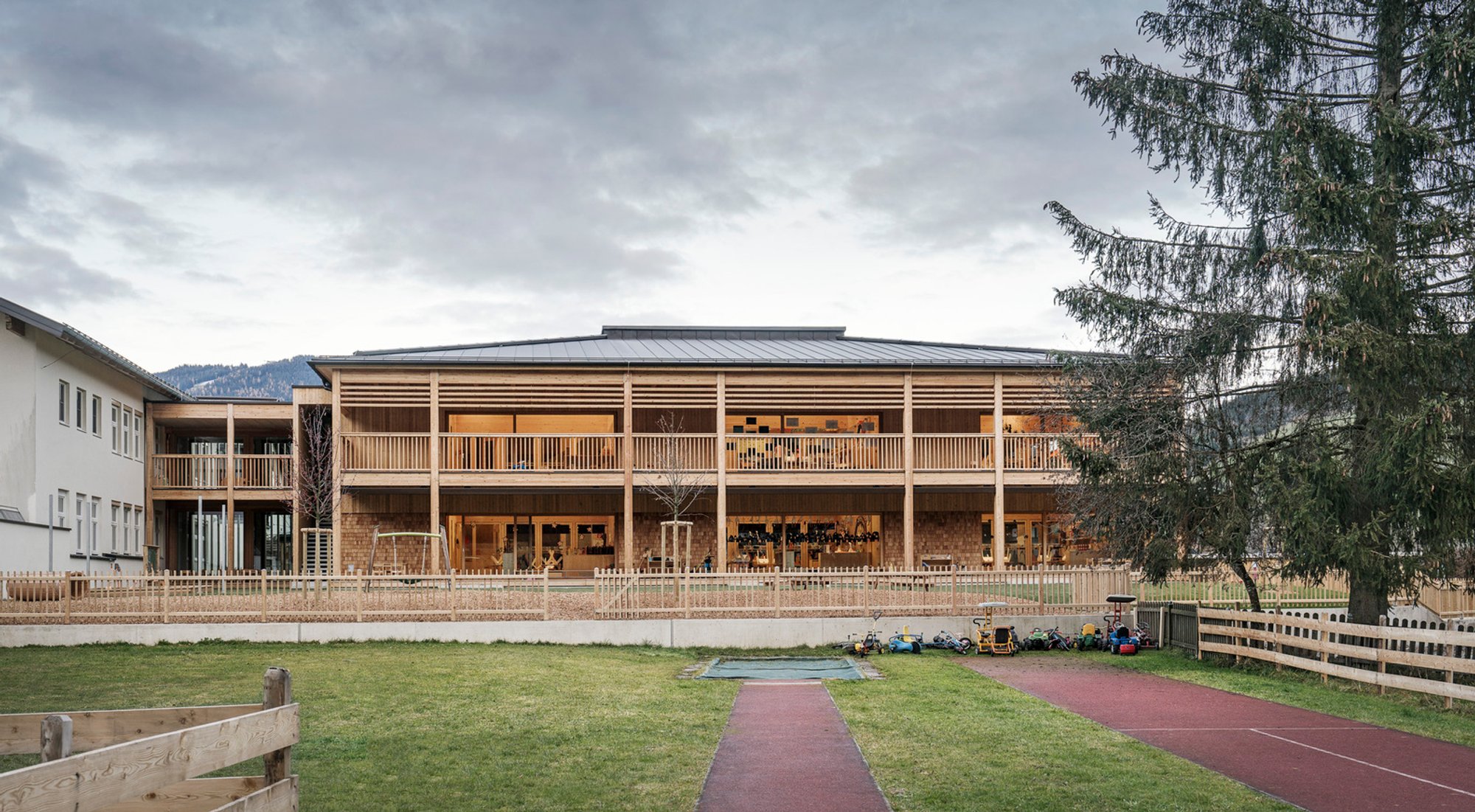 House of Elementary Education by LP architektur – A Sustainable Learning Environment in Reitdorf, Austria