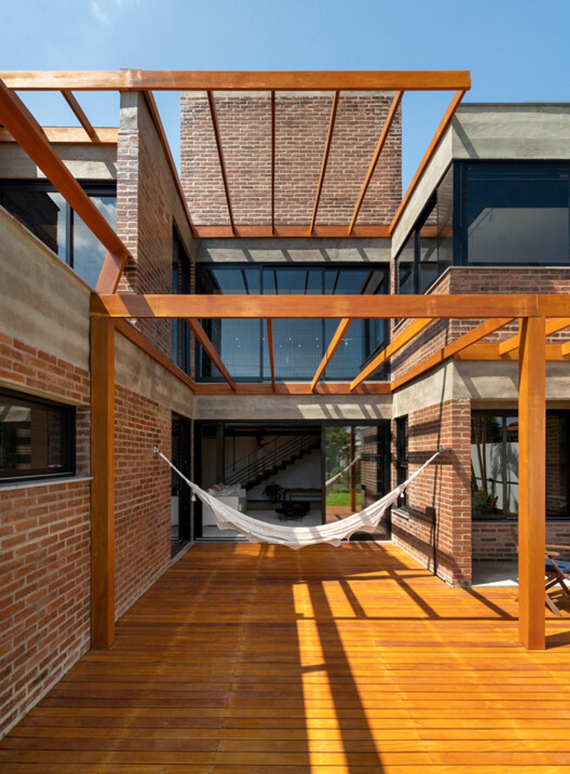 LC House by KS arquitetos: A Contemporary Brick Home in Porto Alegre