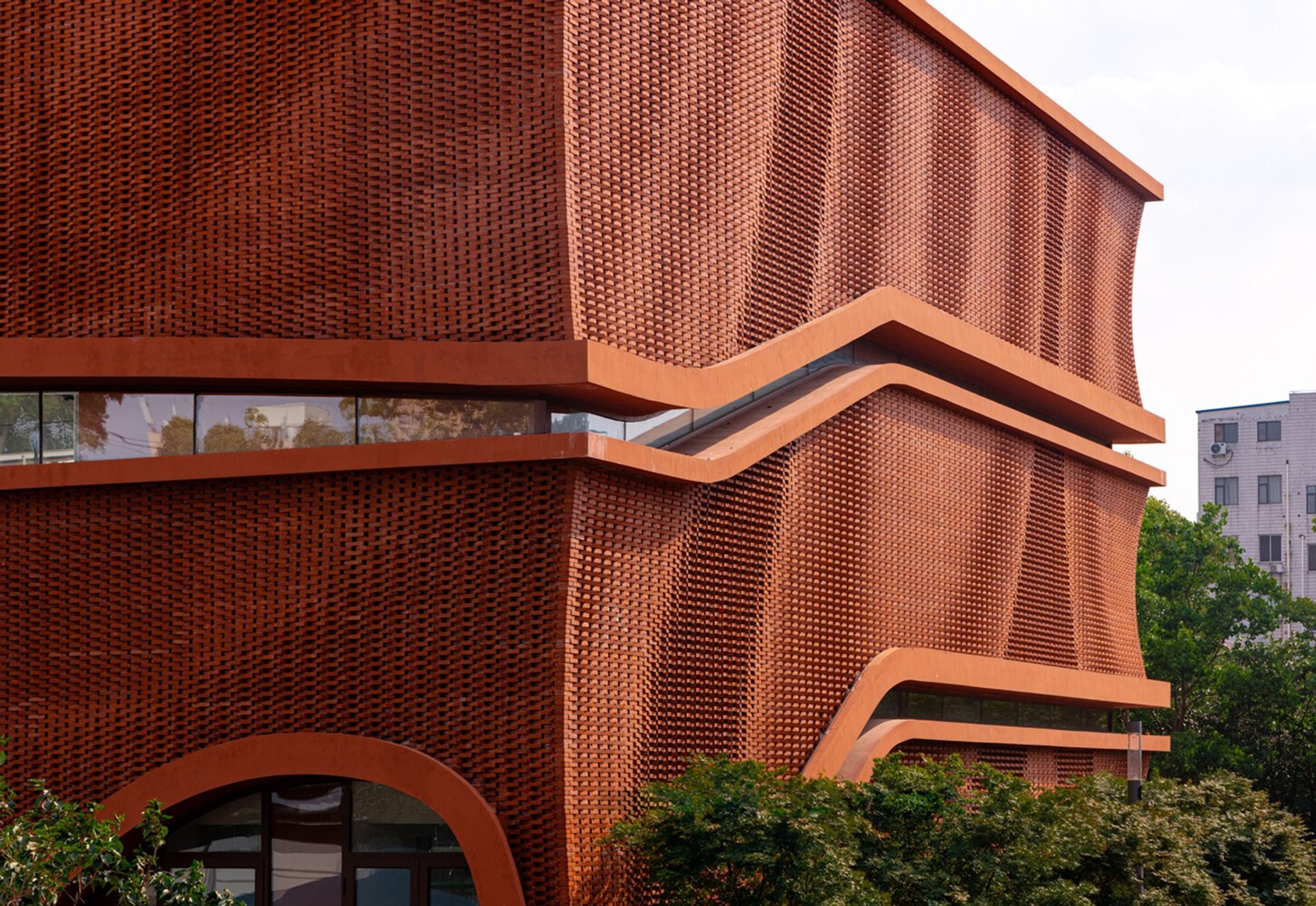 Shenjia Garden Intangible Heritage Pavilion: A Landmark in Robotic Brickwork Architecture