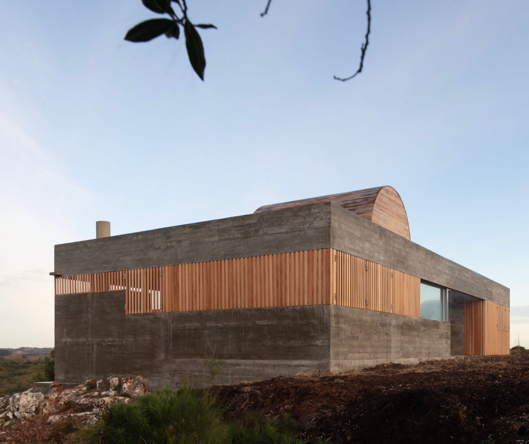 Edén House by TATÚ Arquitectura — A Contemporary Mineral Sanctuary in the Uruguayan Mountains