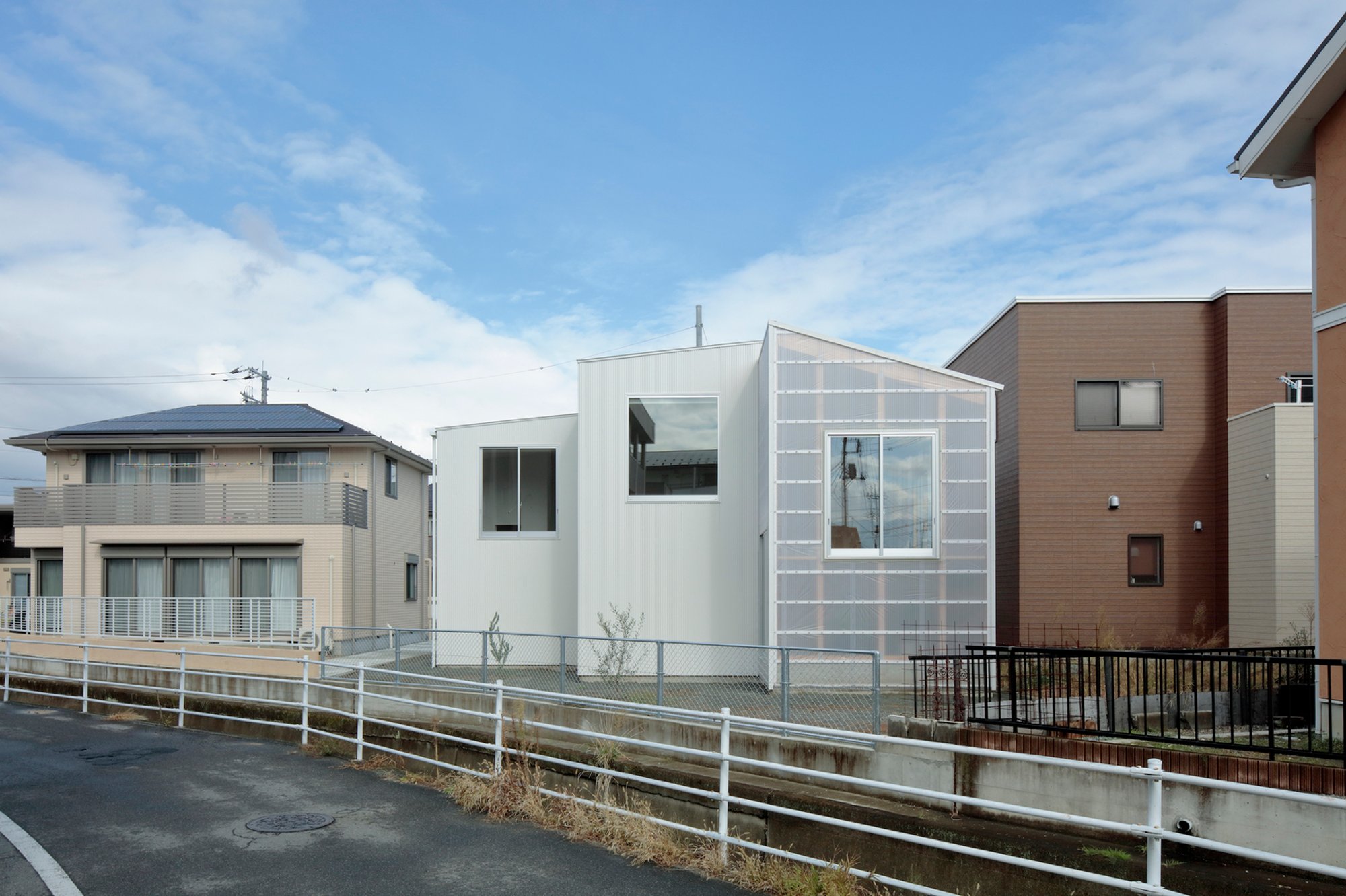 Inner Garden House by Takanori Ineyama Architects – A Semi-Outdoor Living Experience in Kofu, Japan