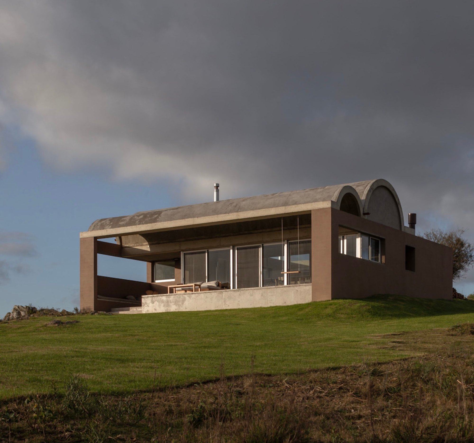 Perdomo House by TATÚ Arquitectura – Rural Elegance in the Landscape of El Edén, Uruguay
