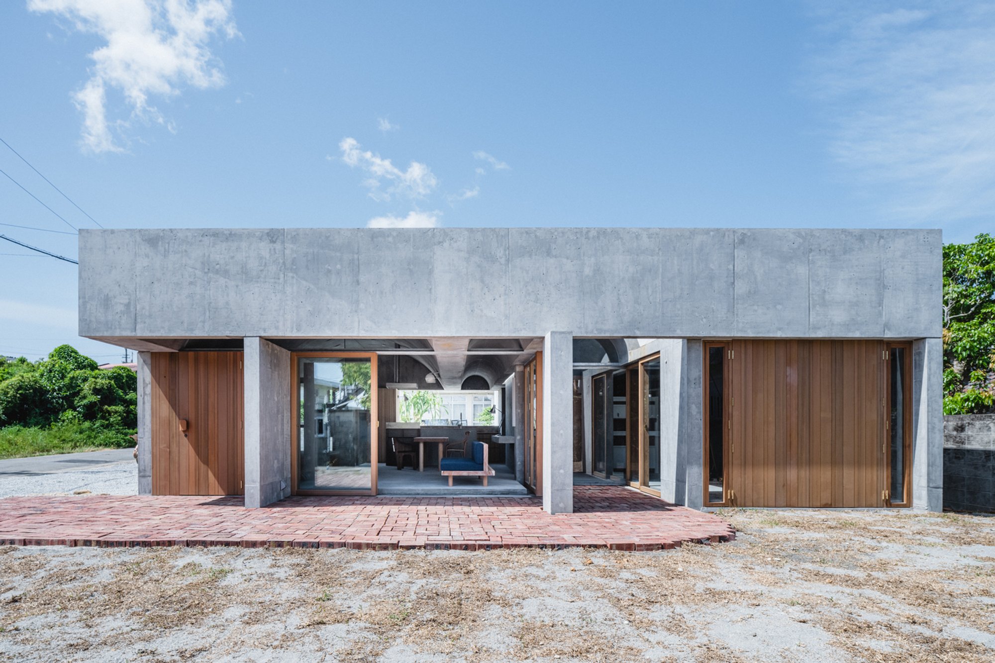 House in Shikenbaru by Studio Cochi Architects – A Sustainable Farmhouse Integrating Okinawan Traditions