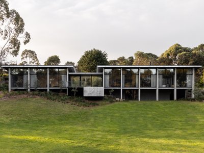 Merricks House by Aktis Architects – A Monumental Fusion of Nature and Materiality