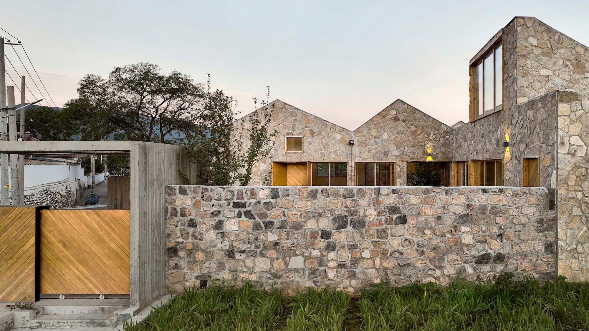 Folding Roof Courtyard House by MAT Office – Revitalizing Rural Architecture with Contemporary Design