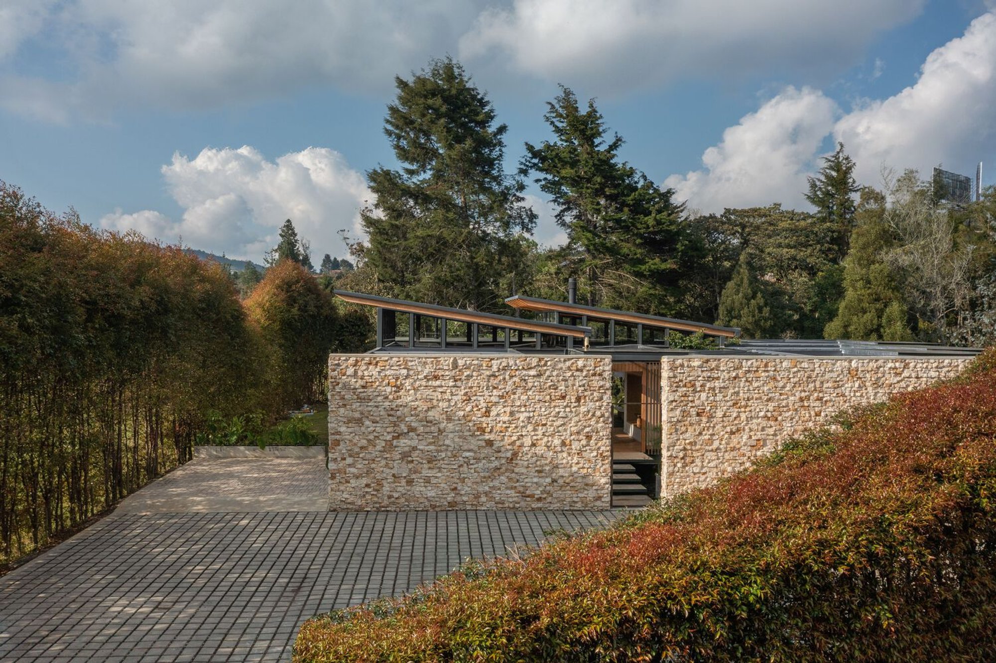 House in the Woods by Green Mecano: Innovative Modular Steel Architecture in Medellín