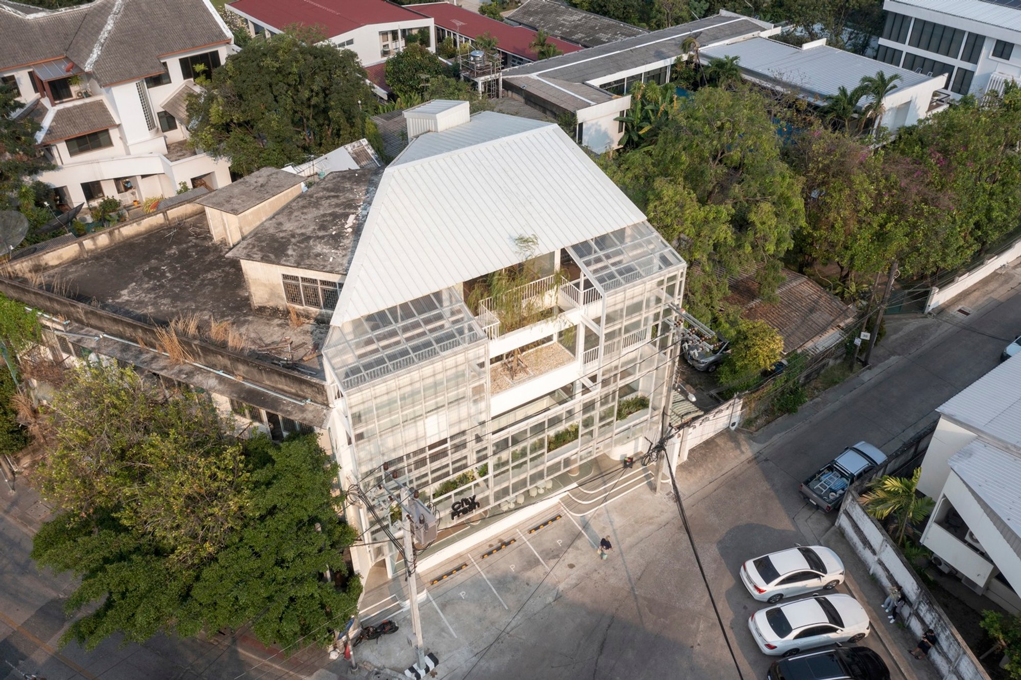 City Fresh Store and Restaurant by Spacy Architecture