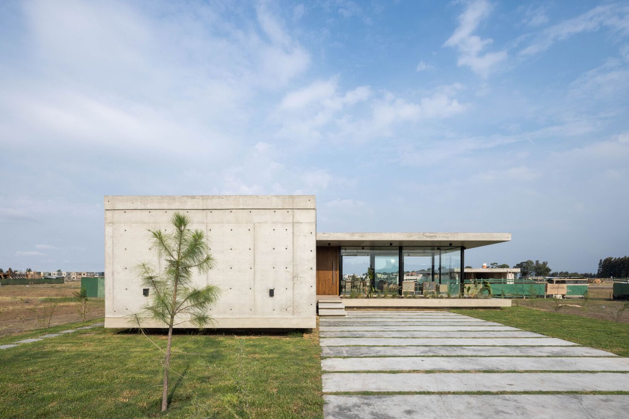 Pekin House by TIM Arquitectos – A Minimalist Expression of Rationalist Modernism in Argentina