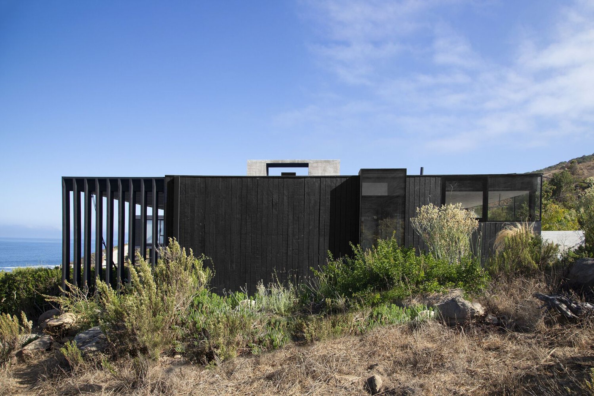 Z House by Tololo Ugarte – A Brutalist Coastal Retreat in Zapallar, Chile