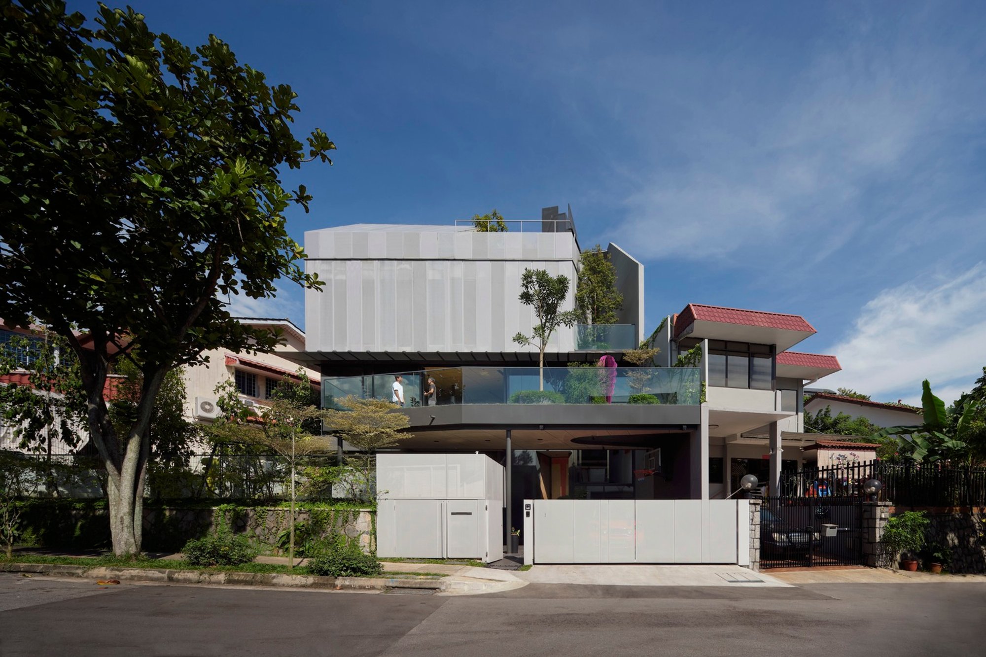 House of Mdm SC: A Modern ‘Urban Kampong’ in Singapore by JL Architects, LST Architects & Spatial Anatomy
