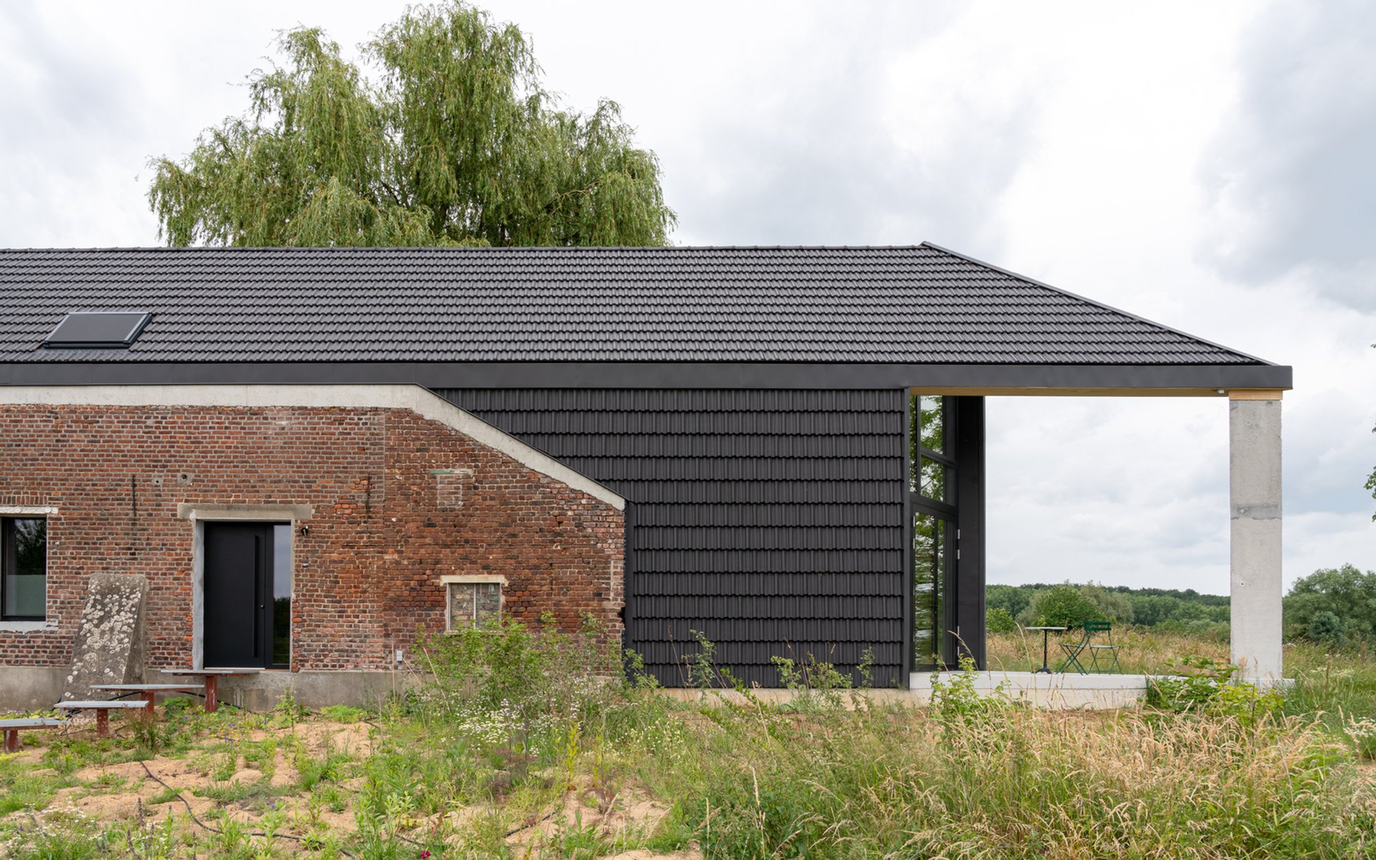 Under the Willow Tree House by Objekt Architecten – A Sustainable Countryside Retreat in Belgium