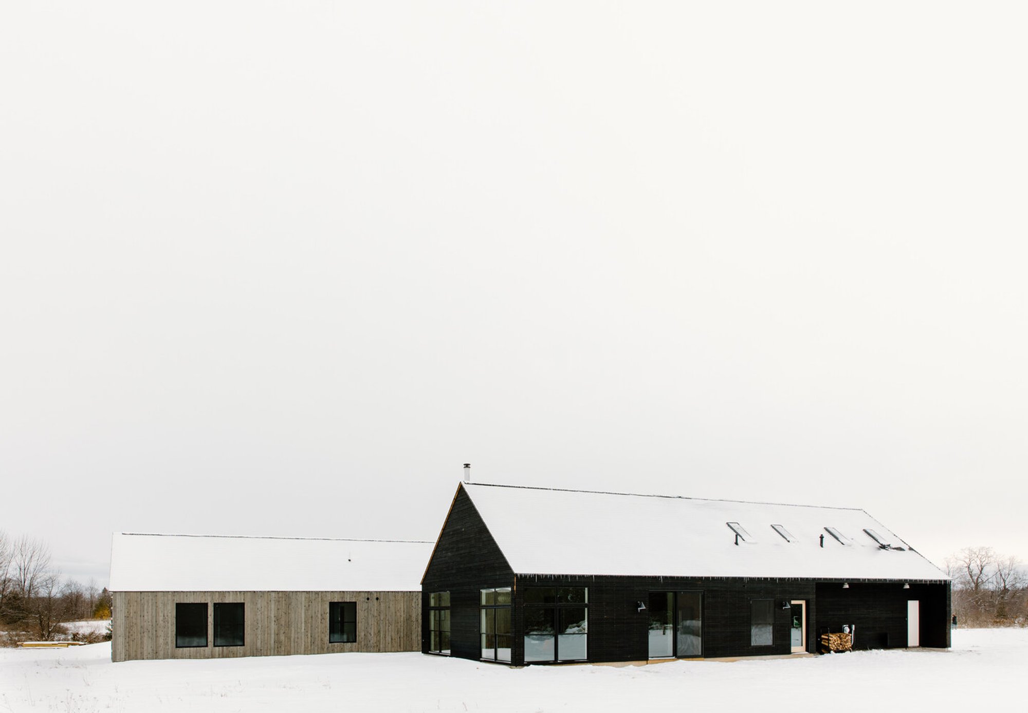 Svart Hus by Nakamoto Forestry – A Scandinavian-Inspired Black House in Wisconsin