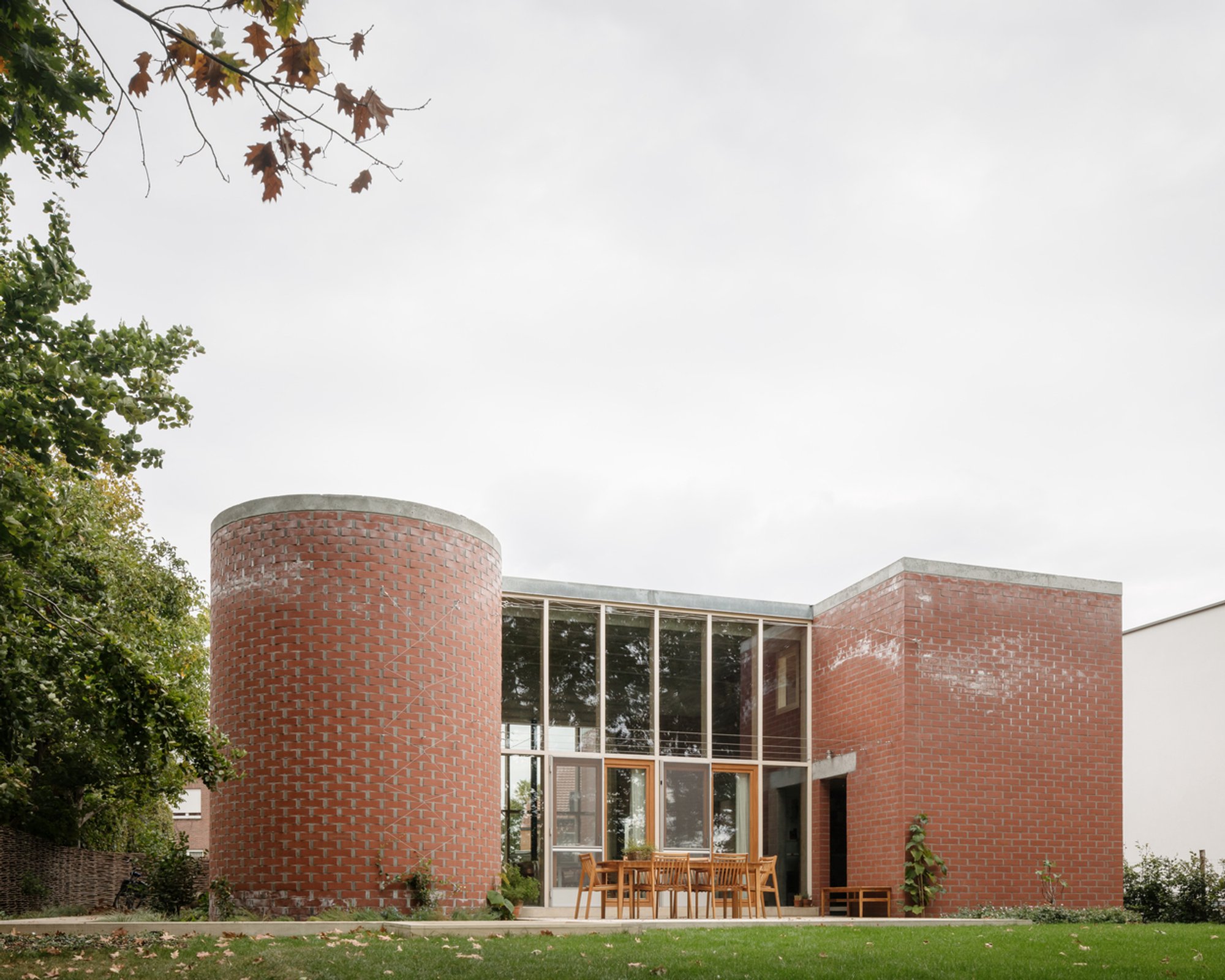 fmM House by BLAF Architecten – A Hybrid Dialogue Between Nature, Geometry, and Materiality