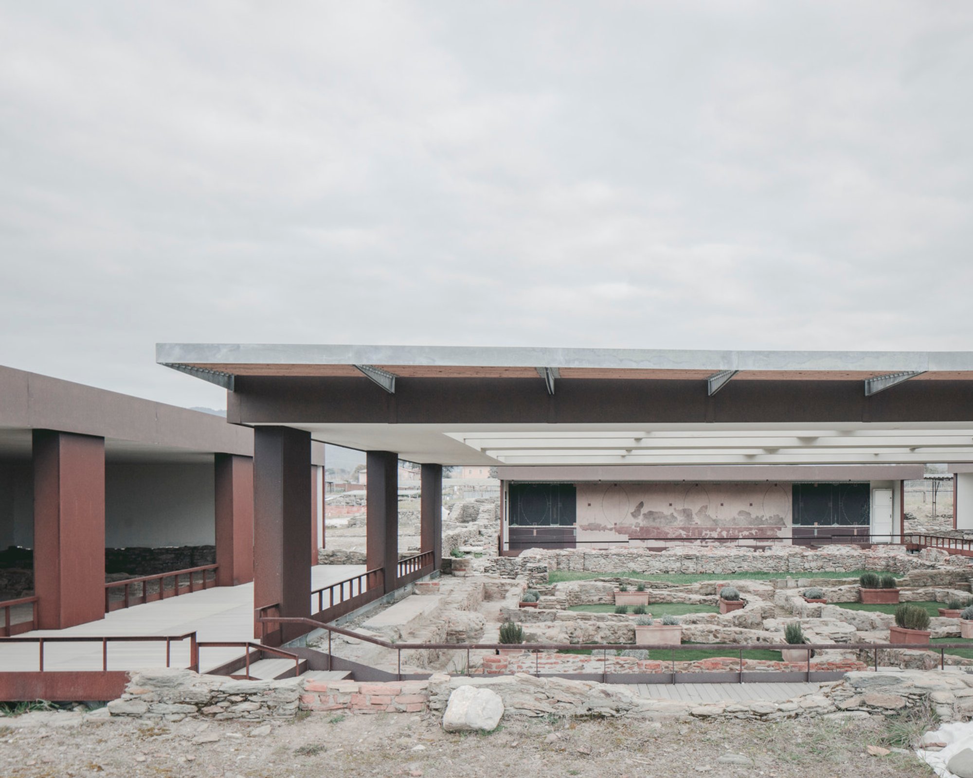 Domus Affreschi Archaeological Building Cover by LDArchitects | Luni, Italy