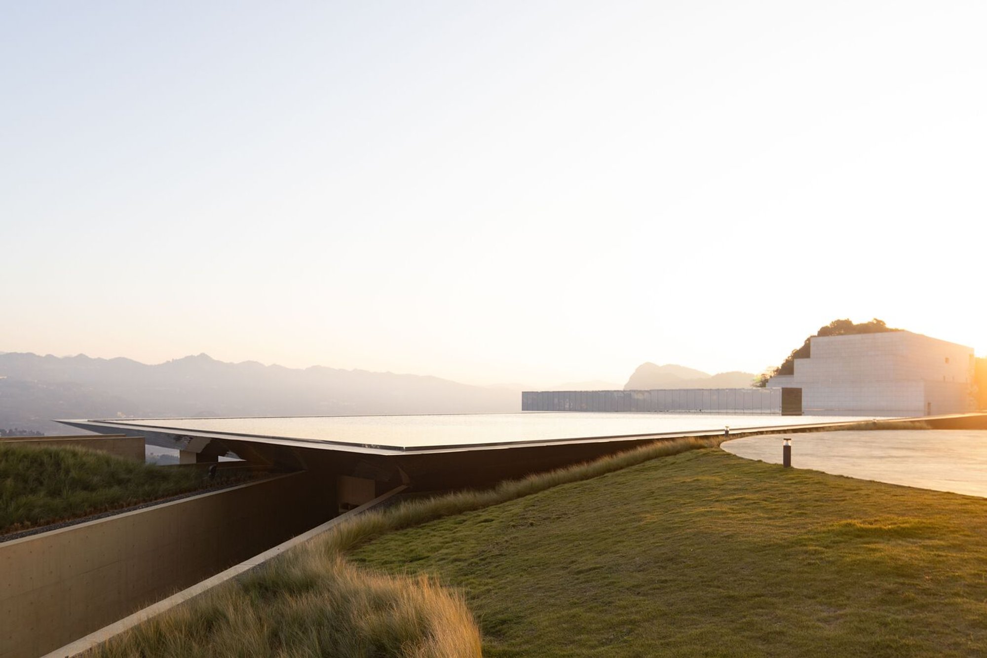 Tianbao Mountain Jingtiantai Cliff Liquor Experience Center