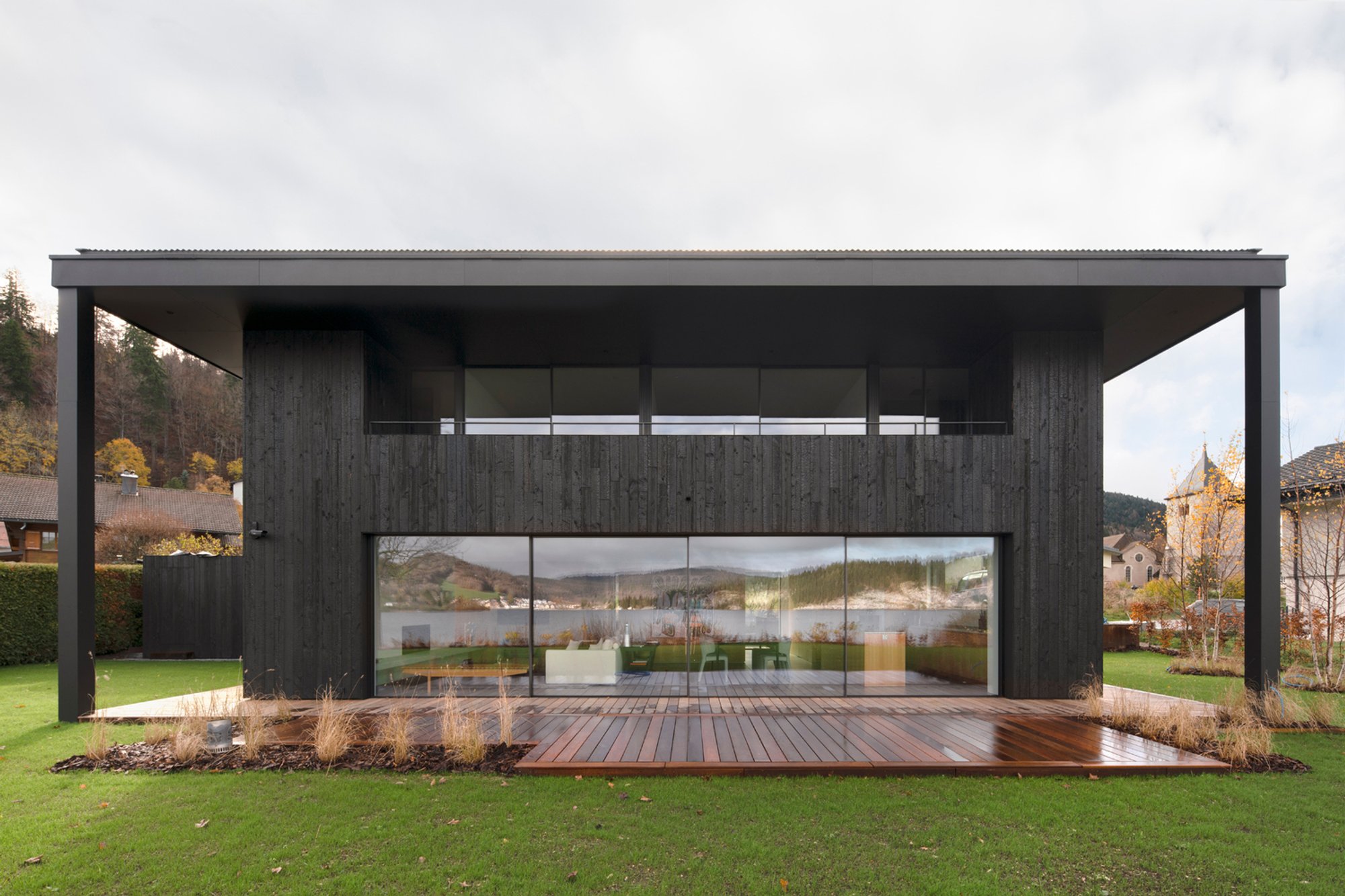 House EMGD by Ralph Germann Architectes: A Lakefront Residential Masterpiece in Switzerland