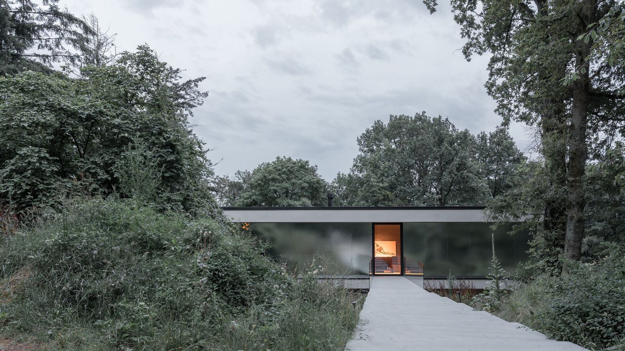 Corniche House: Harmonious Family Living in Braine-l’Alleud