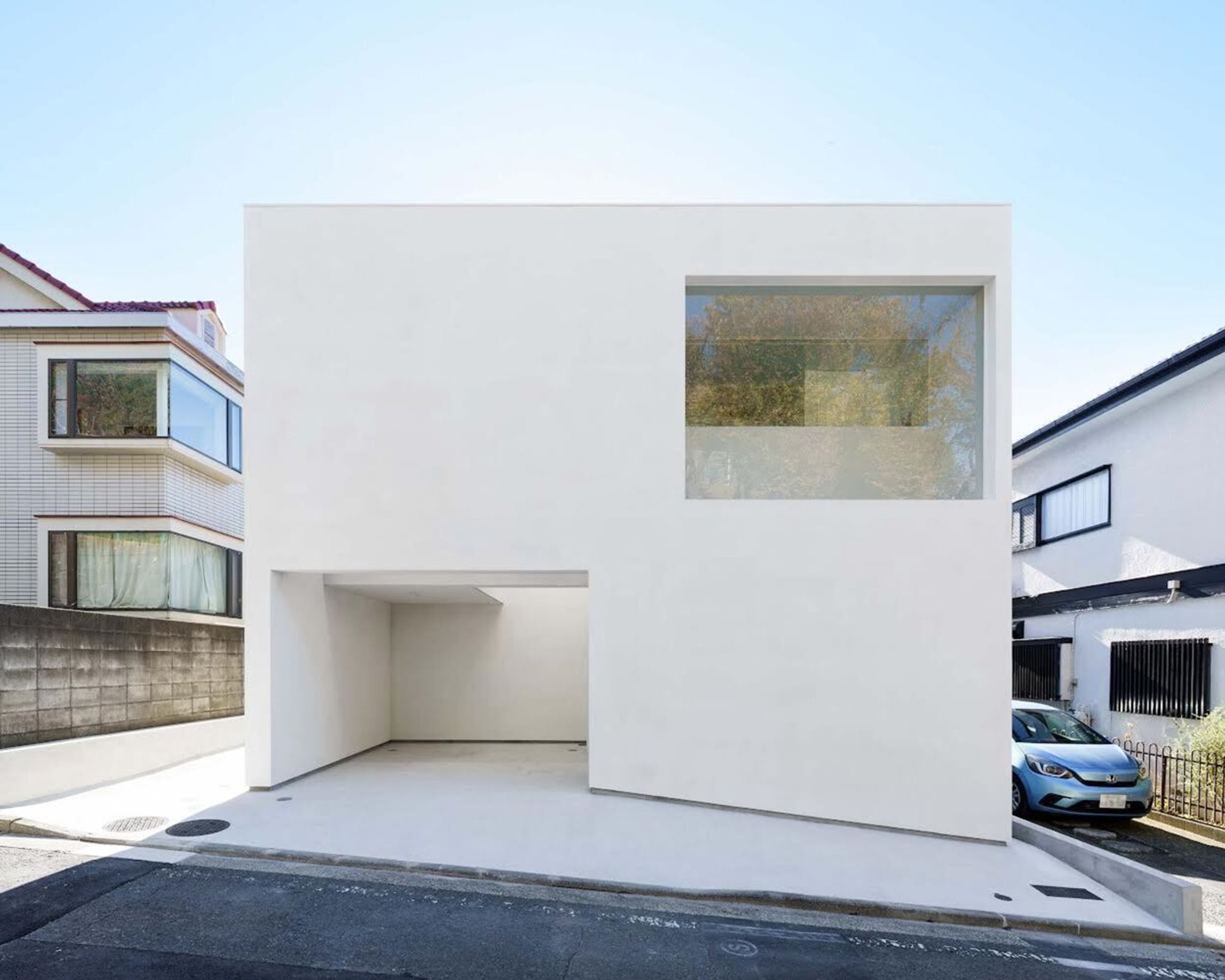 House With Eight Light Courtyards by ha (Hosaka Hironobu Architect Associate): Innovative Light-Filled Residential Desi