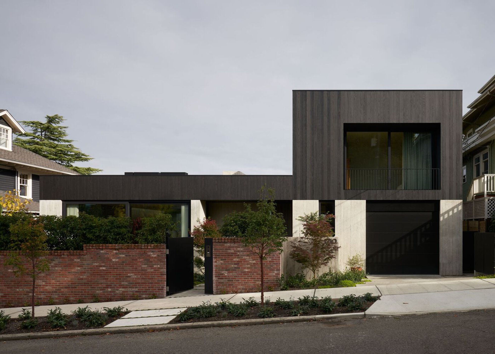 Madrona House in Seattle: A Concrete Courtyard Home Rooted in Light, Landscape, and Longevity