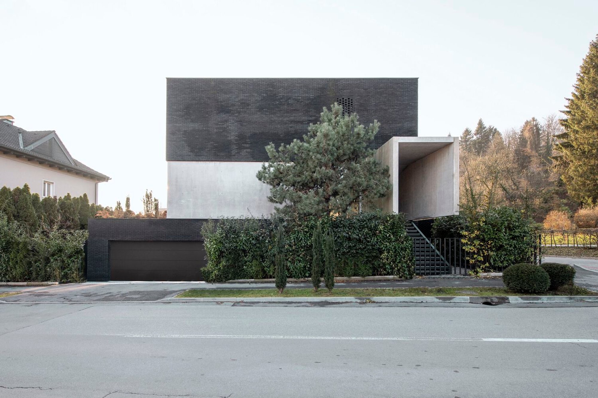 Split Level House by OFIS Architects: Modern Slovenian Villa with Timeless Design