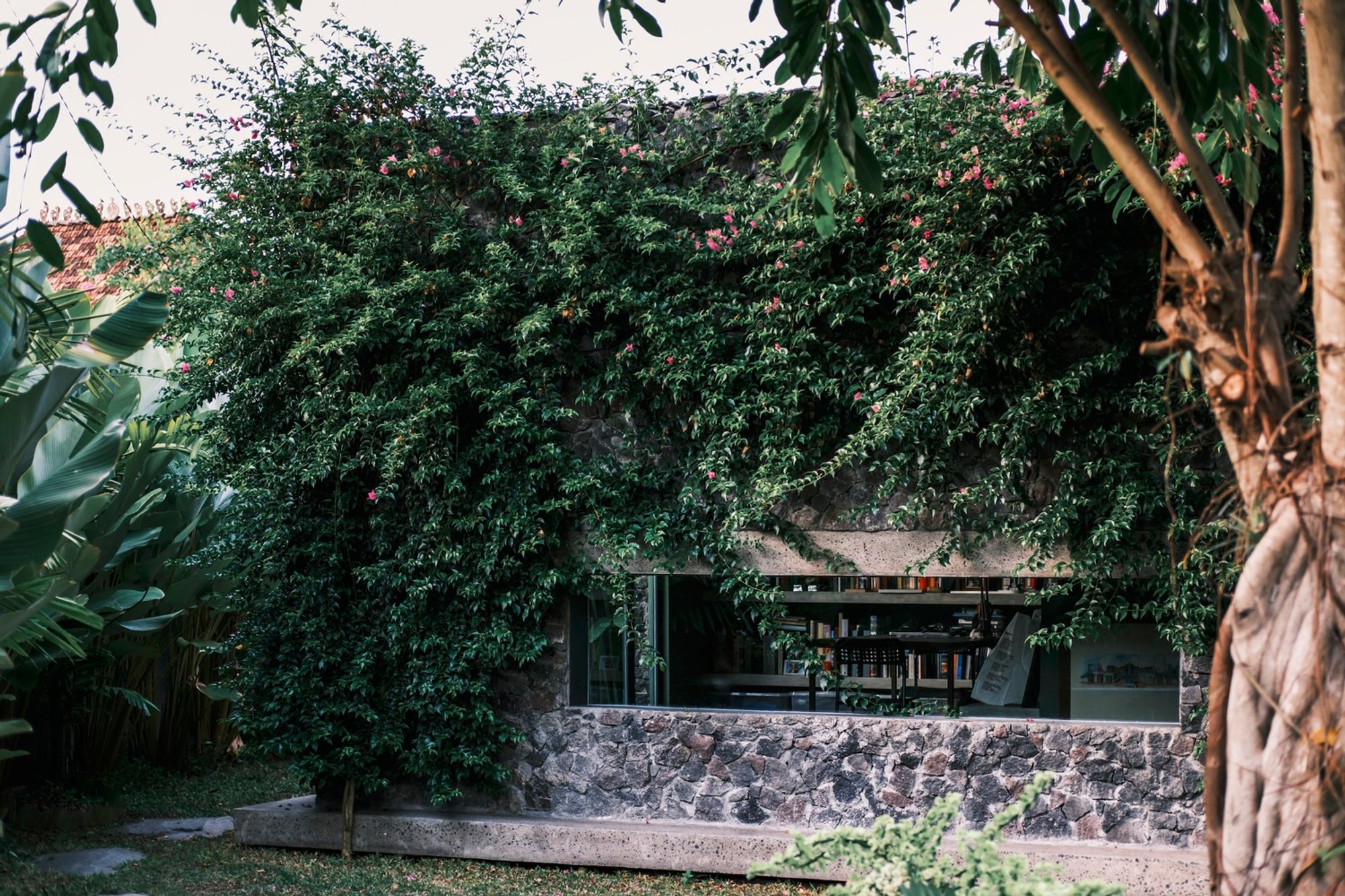 Private Villa in Ubud by BAMM ARCHITECTS: Contemporary Design Amidst Bali’s Jungle