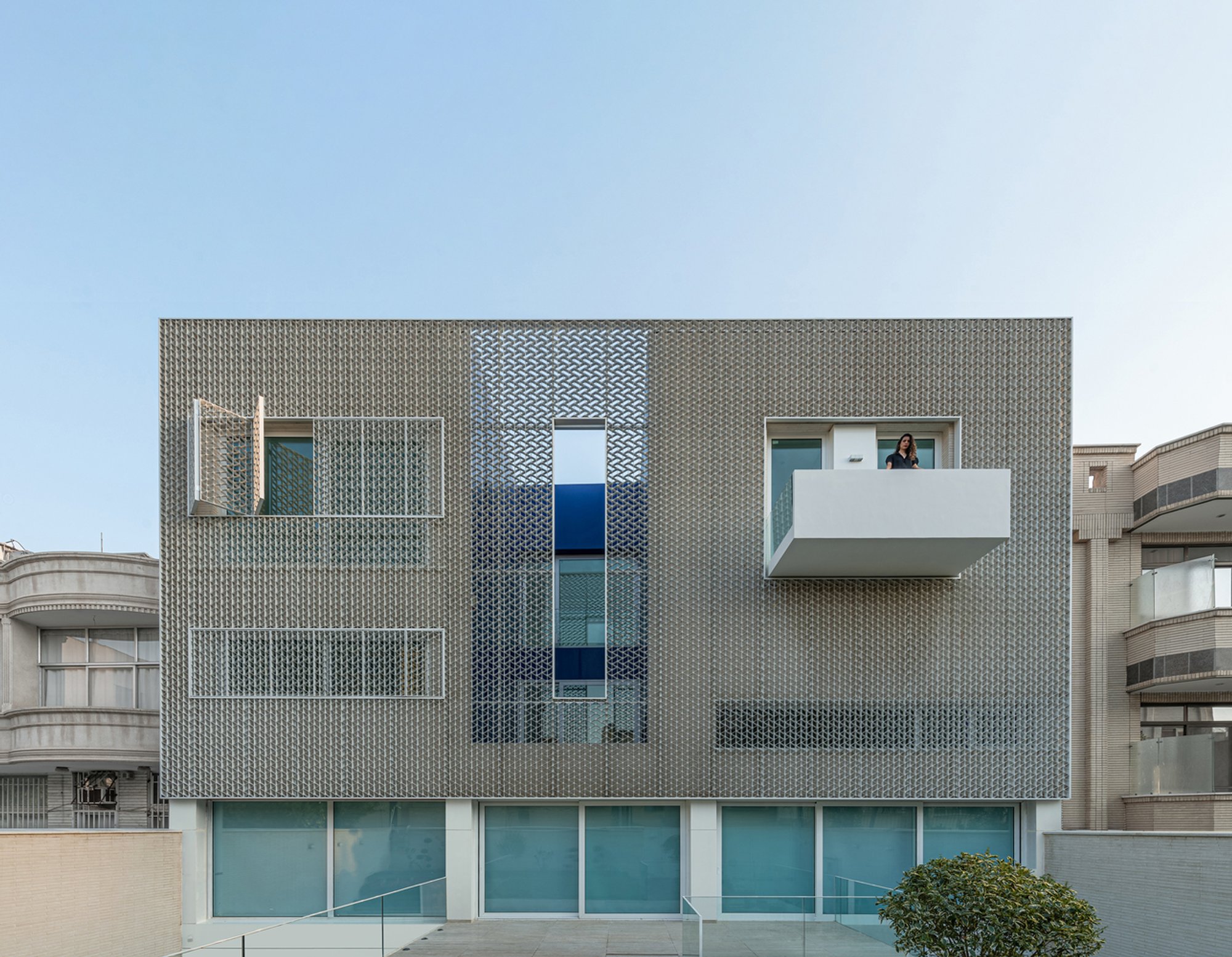 Sky-Framed Living: A Vertical Courtyard Home in Isfahan