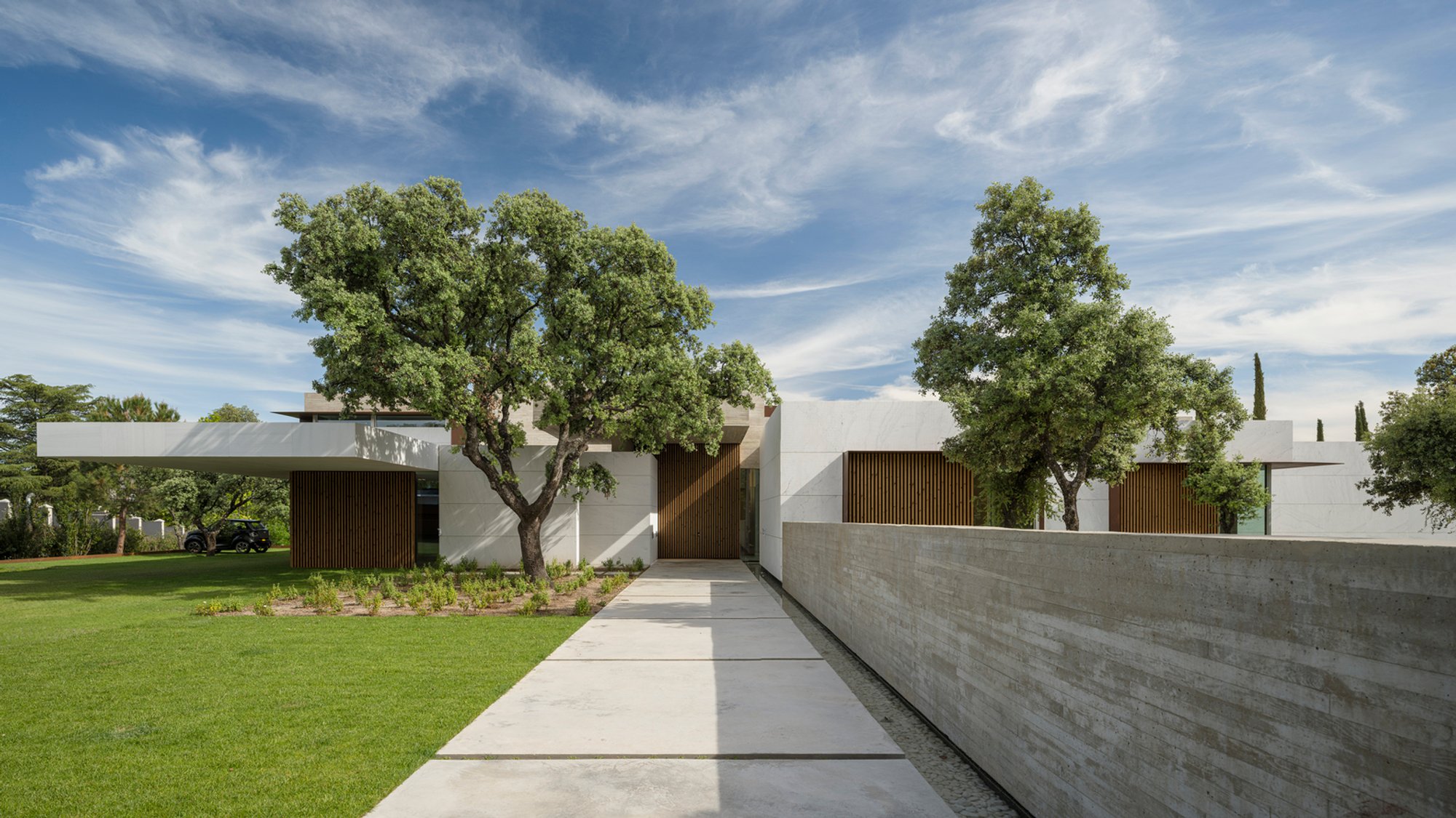 A Single-Family Home in La Moraleja by Bueso-Inchausti & Rein Arquitectos