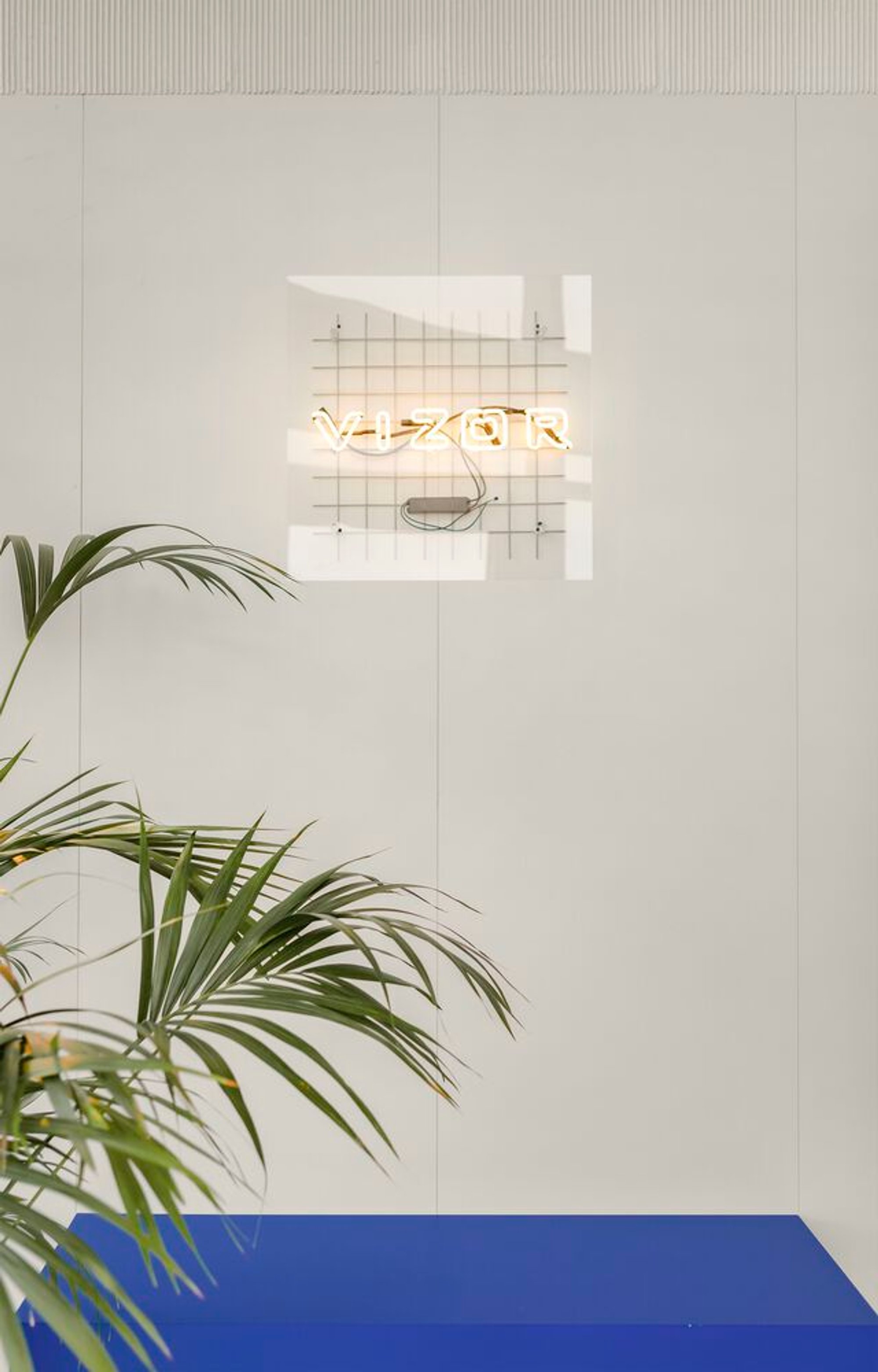 Vizor BG2 Office: A Compact, Dual-Level Workspace for Creative Energy