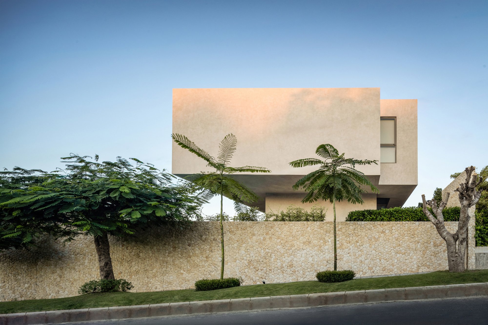 Villa Ardjuno: A Modern Oceanfront Retreat by Jettaliving in South Kuta, Bali