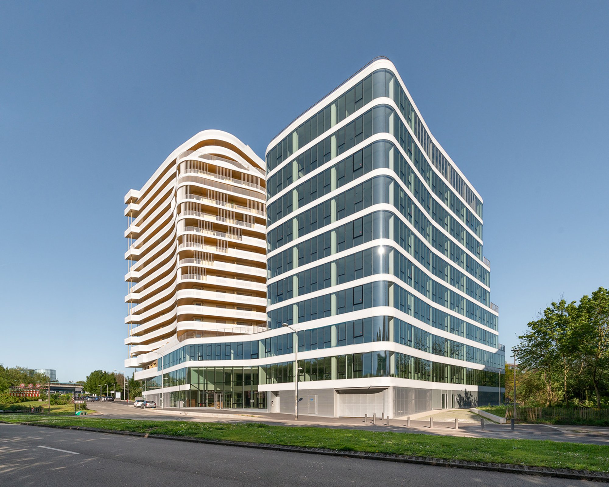 Emblem Building by Hamonic + Masson & Associés: A Landmark of Mixed-Use Urban Innovation in Lille