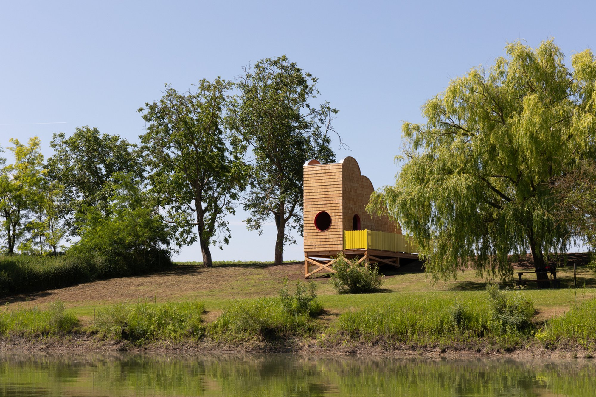 Pier 1/2 Cycling Shelter: A Sculptural Landmark on the Iron Curtain Trail