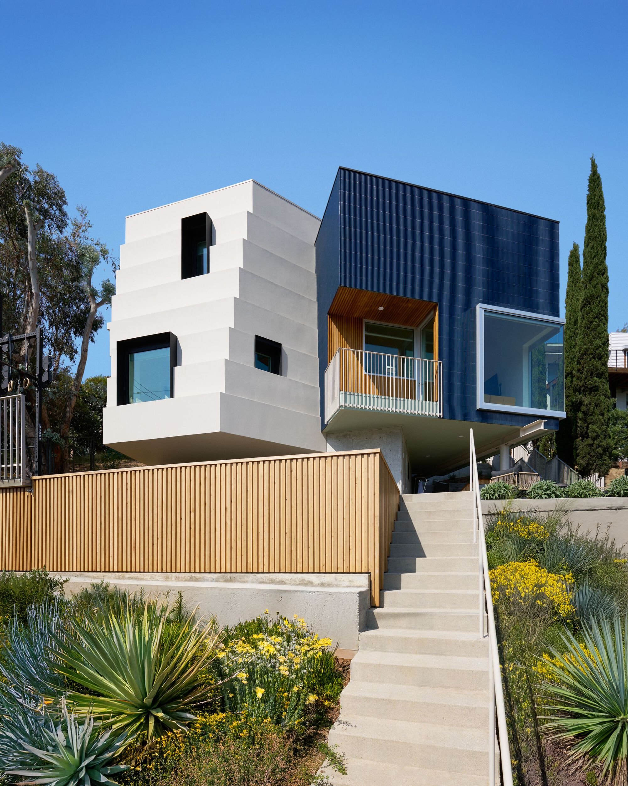 Ivan Hill ADU Residence – A Contemporary Hillside Guesthouse in Silver Lake