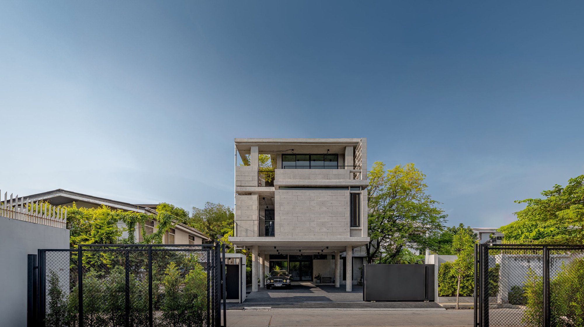 Concrete Collage Office by COLLAGE DESIGN STUDIO: A Minimalist Concrete Workspace in Bangkok