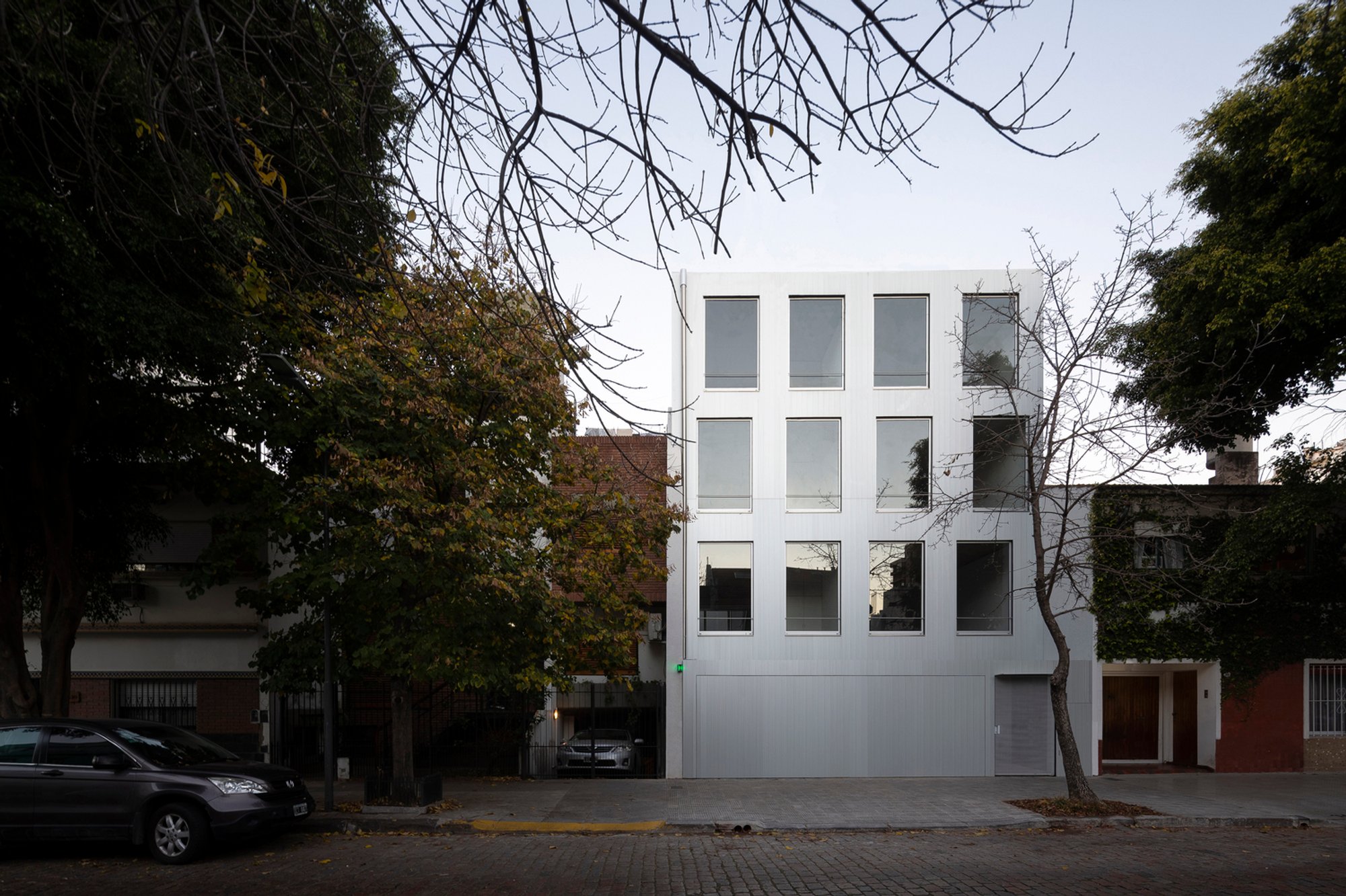 Virrey Aviles Street Apartments: A Contemporary Housing Model in Buenos Aires