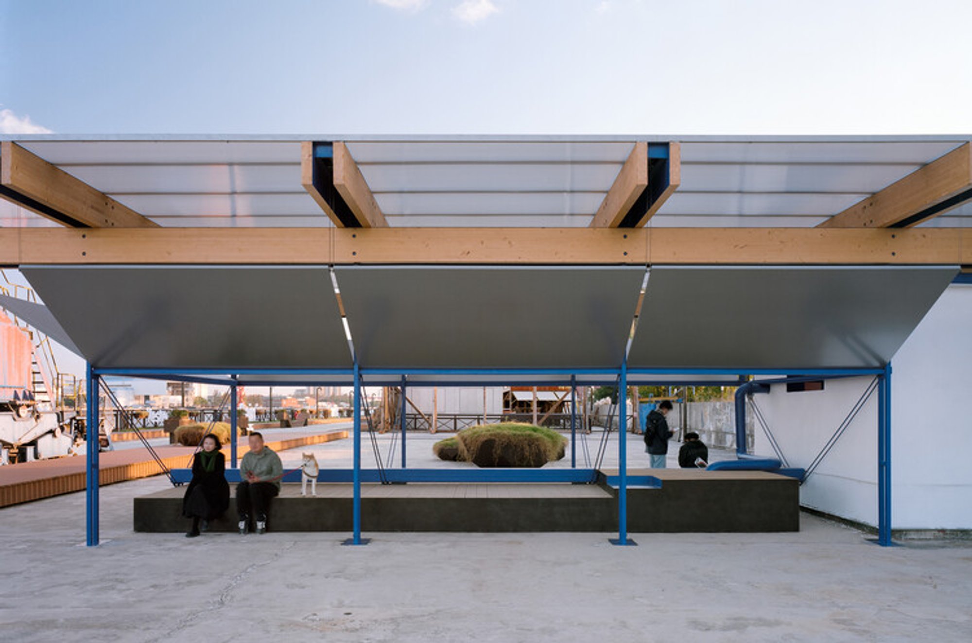 Suspended Memory: Industrial Transformation and Kinetic Space in Floating Cabin