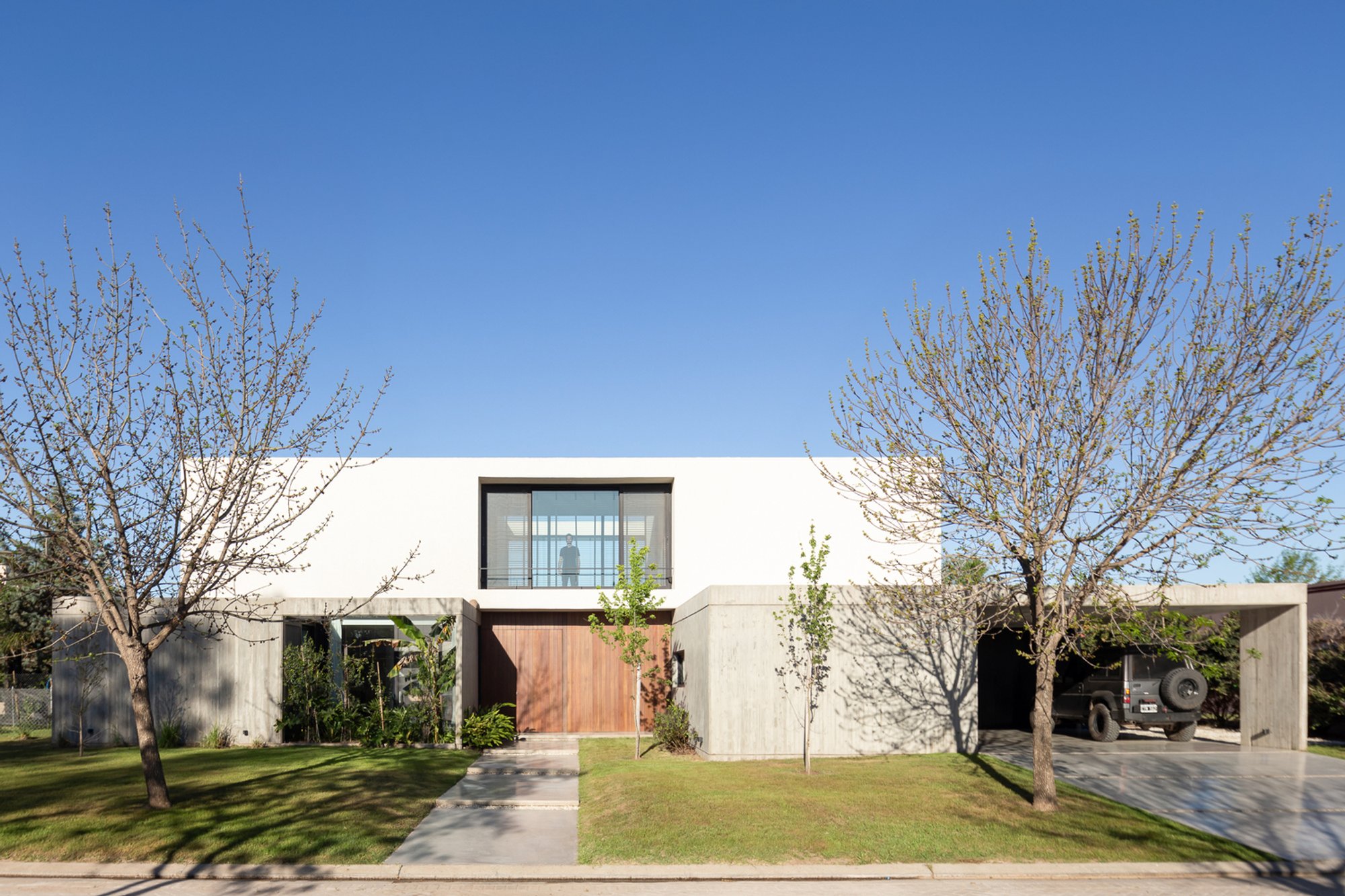 House for a Brother: Family-Centered Modern Home in Funes, Argentina
