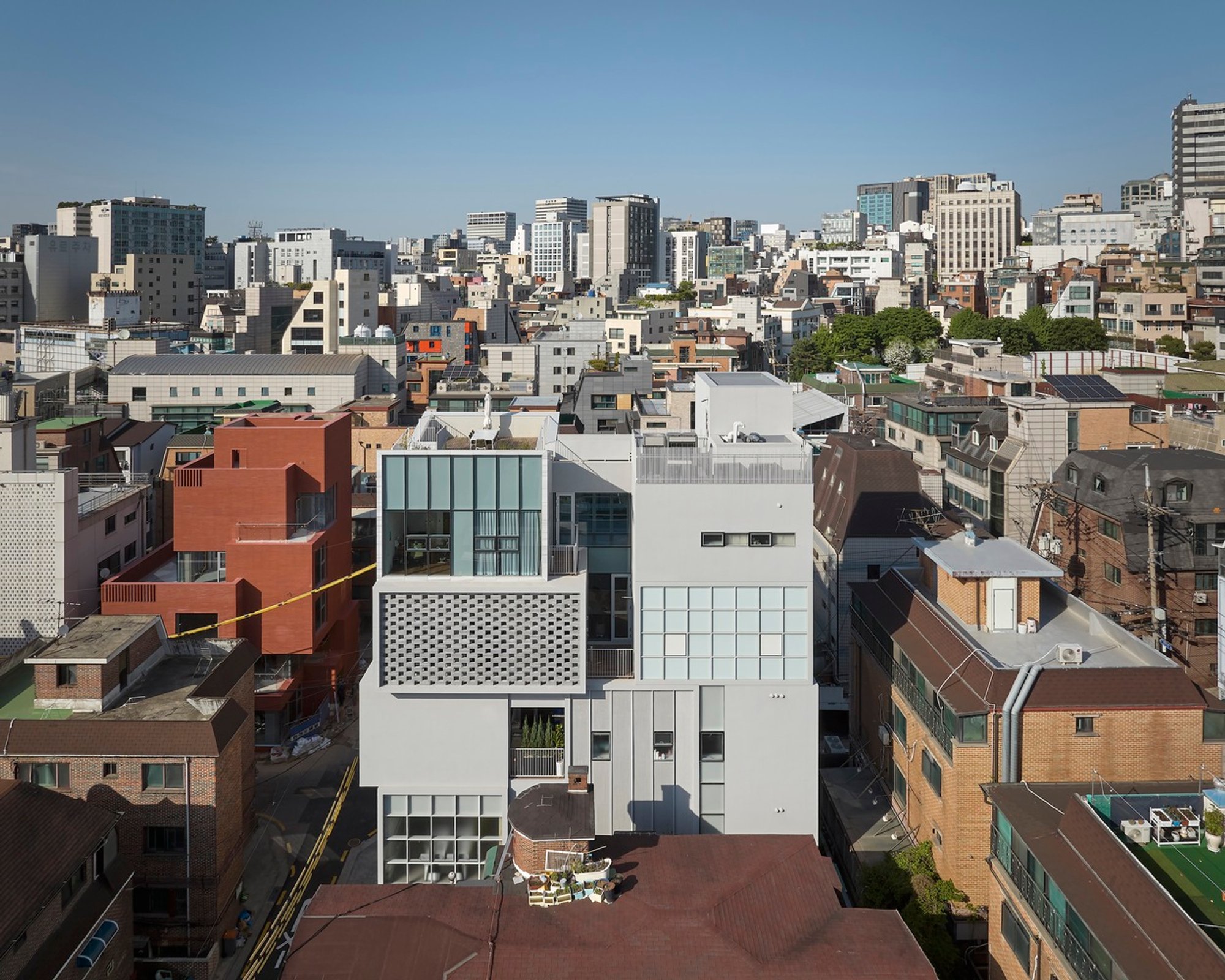 Collective Mirror Office Building: A Dynamic Urban Supermarket Concept in Gangnam, South Korea