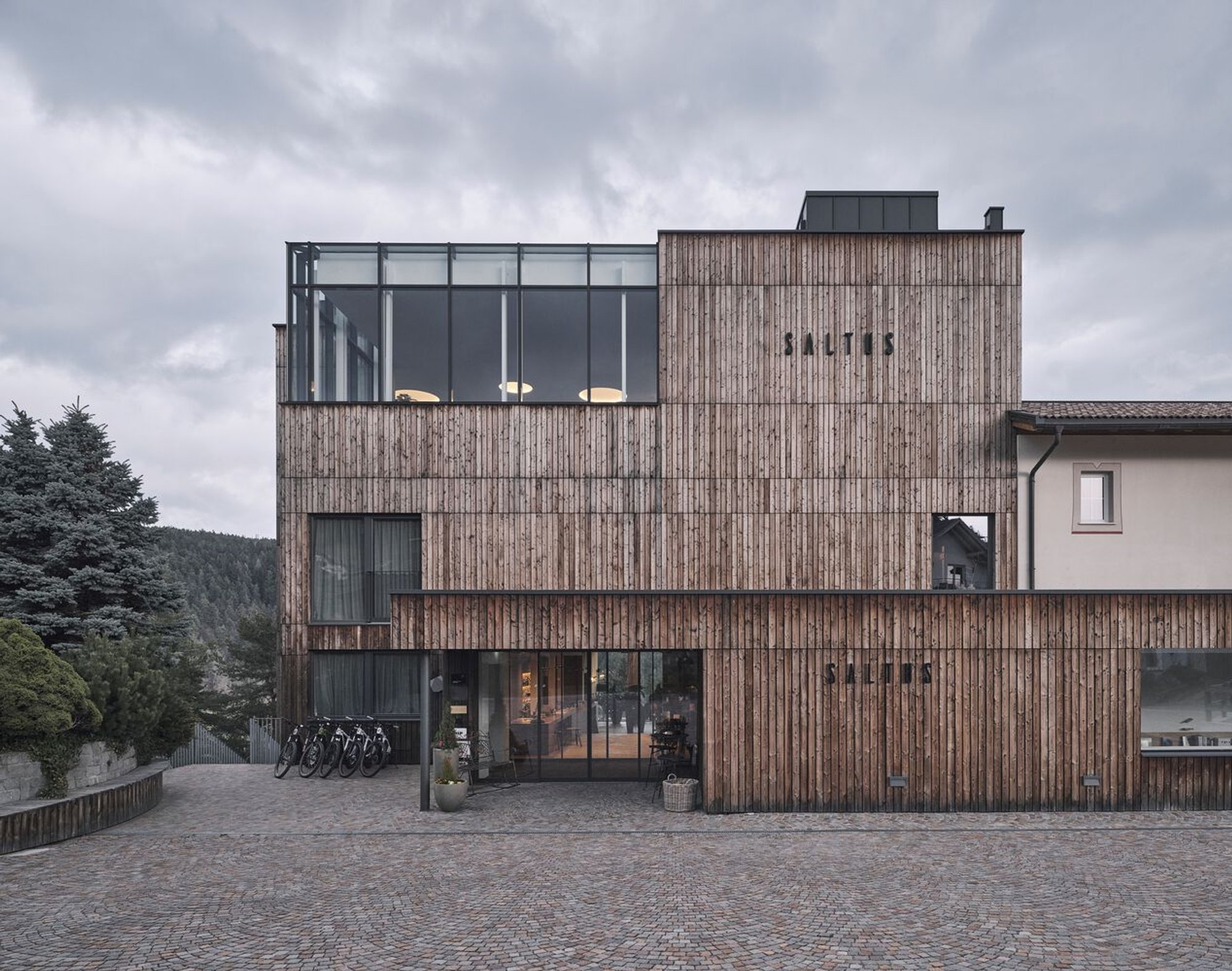 Hotel Saltus by Tara Architekten: A Harmonious Blend of Nature and Luxury in San Genesio Atesino