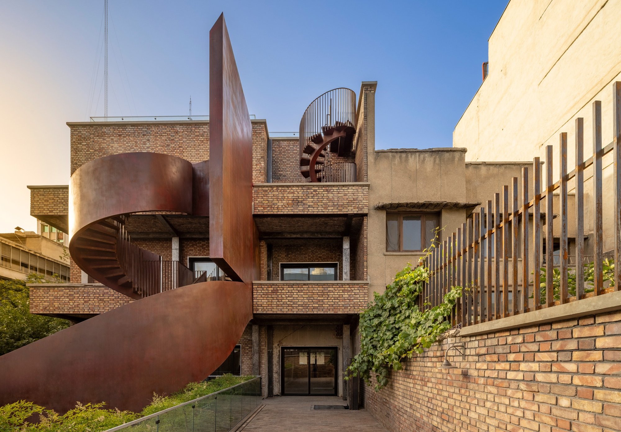 The Poet's House By Next Office: Alireza Taghaboni
