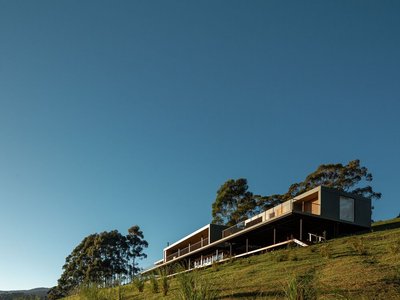 Mantiqueira House by SysHaus and M Magalhães Estúdio
