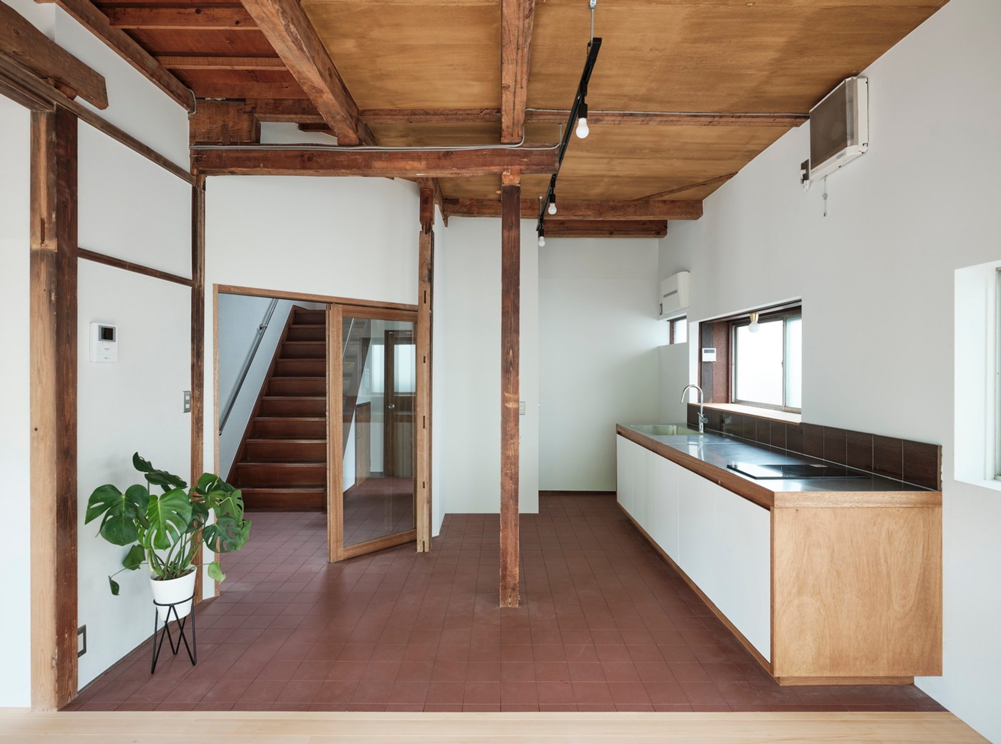 Shirokanedai House Renovation: Harmonizing Traditional Japanese Architecture with Modern Design