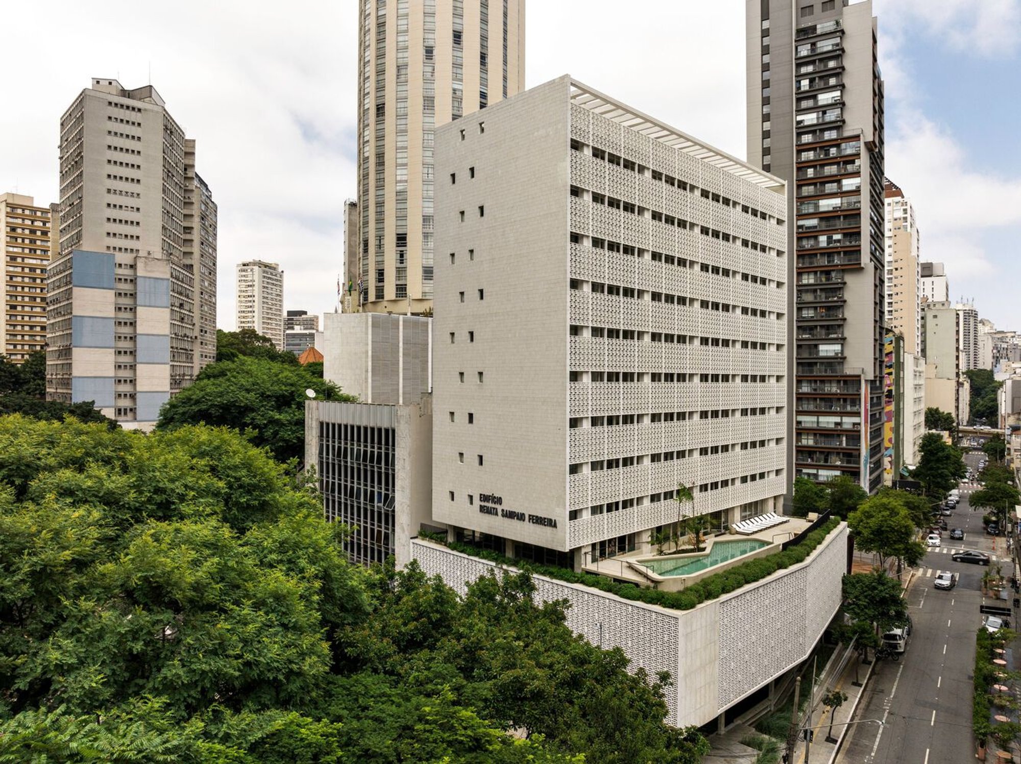 Renata Building: Modernist Icon Transformed into Vibrant Residential Hub in São Paulo